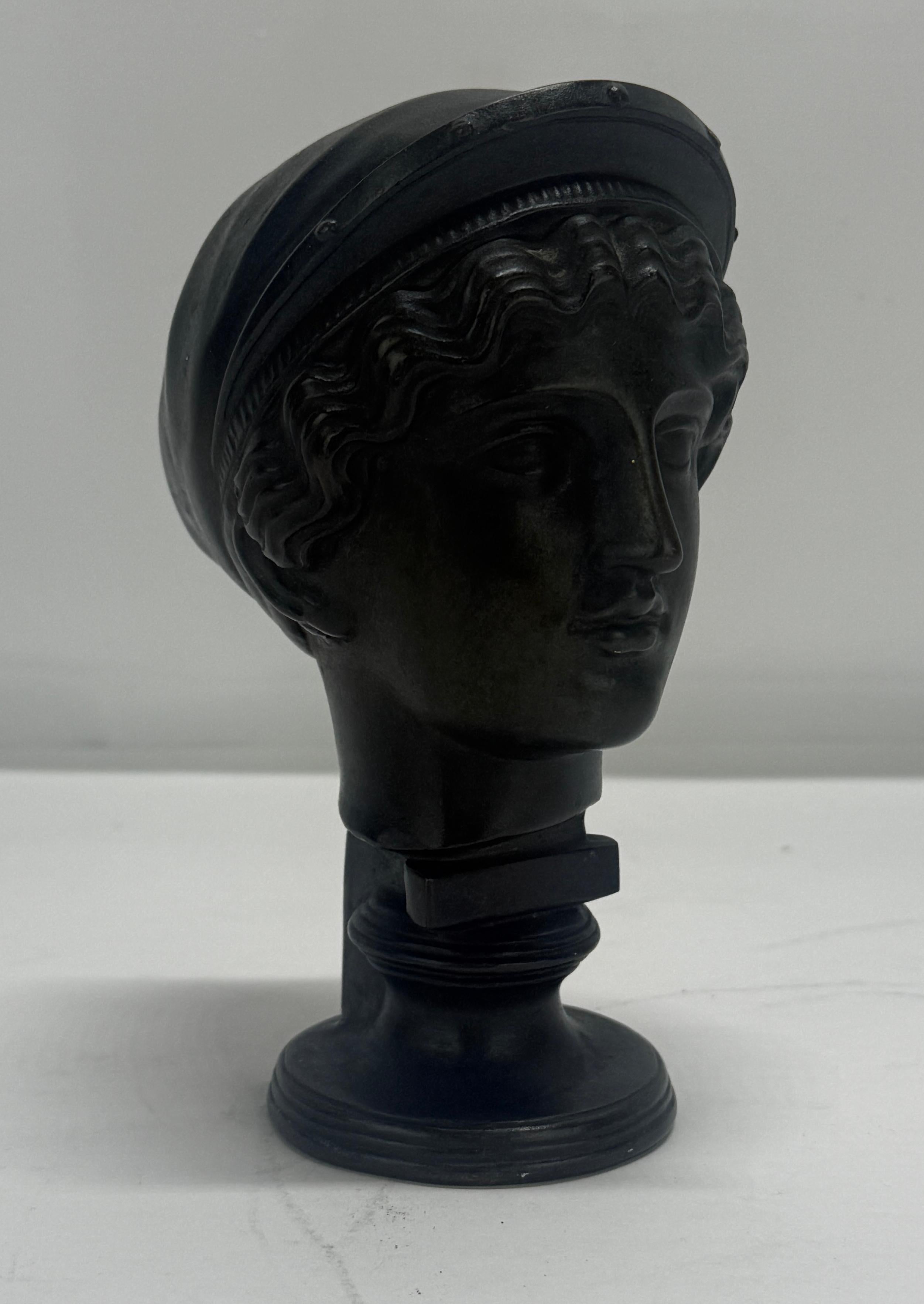 Grand Tour Bronzebüste einer griechisch-römischen Jungfrau, französisch, um 1880 (Französisch) im Angebot