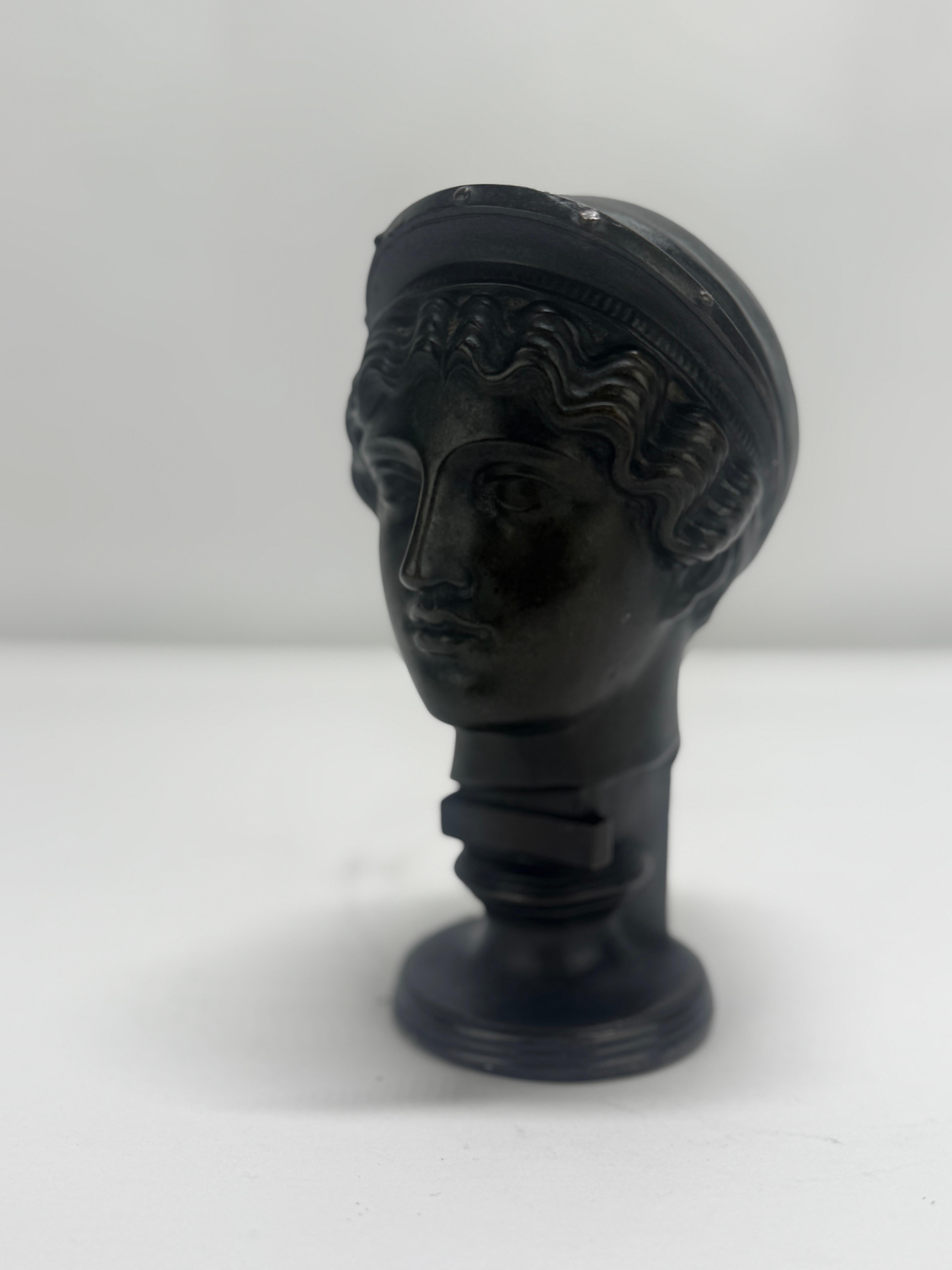 Grand Tour Bronzebüste einer griechisch-römischen Jungfrau, französisch, um 1880 im Angebot 3