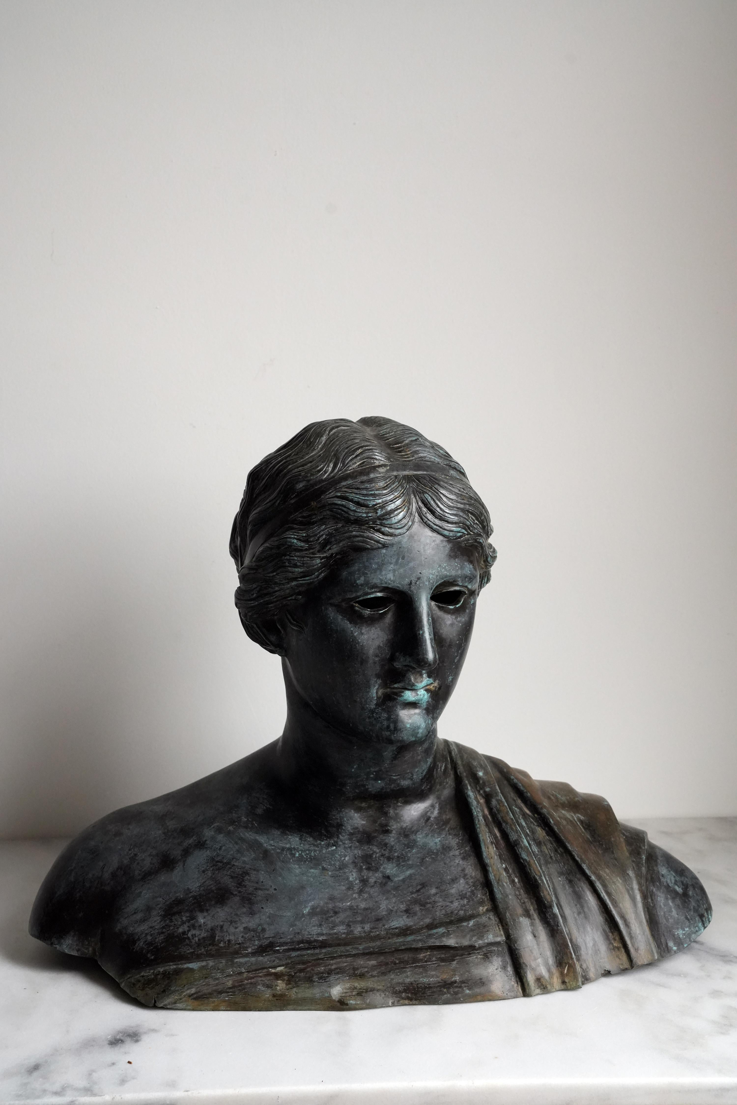 Grand Tour Bronze Bust of a Woman In Good Condition For Sale In Hudson, NY