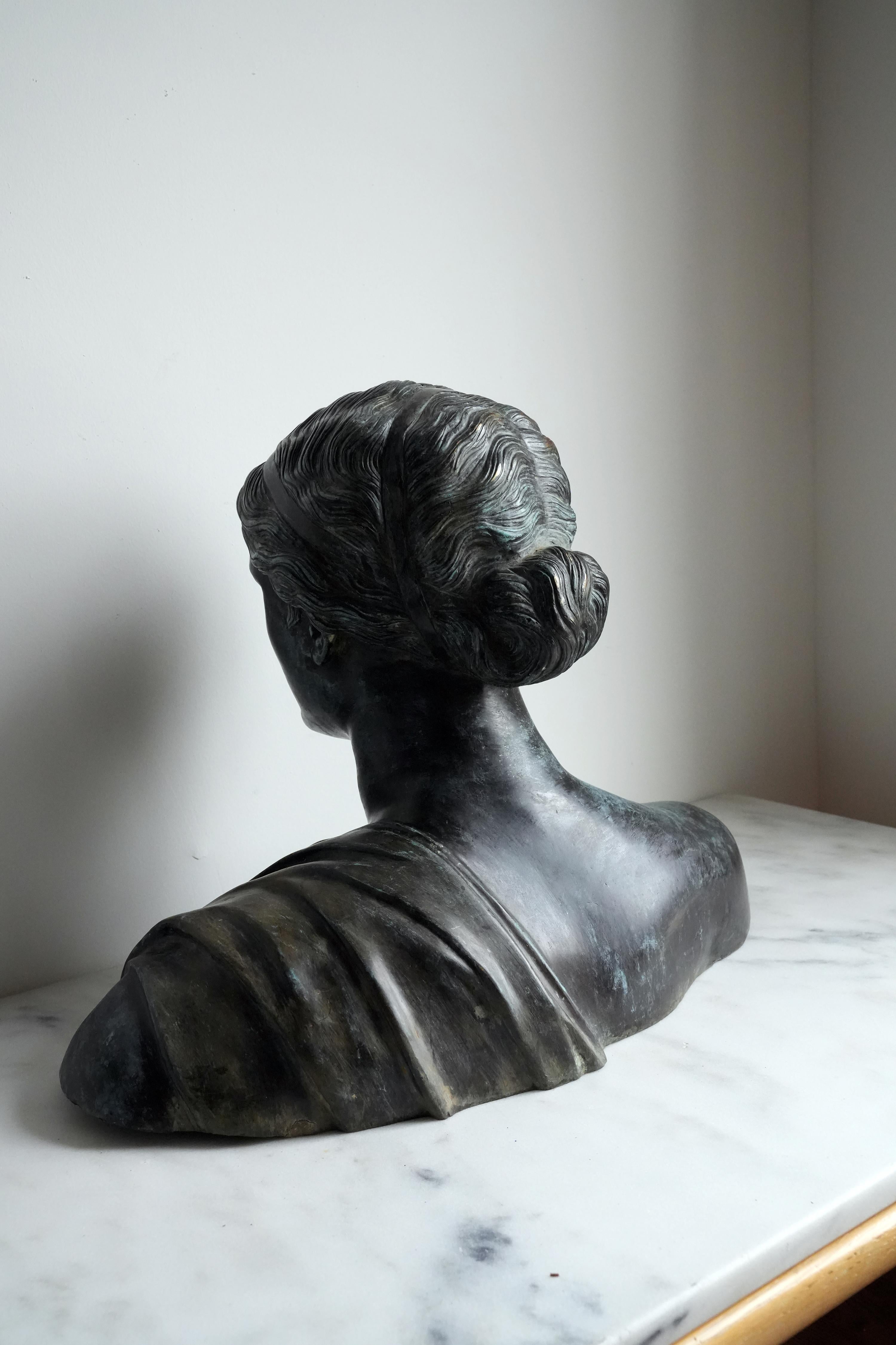 Grand Tour Bronze Bust of a Woman For Sale 2