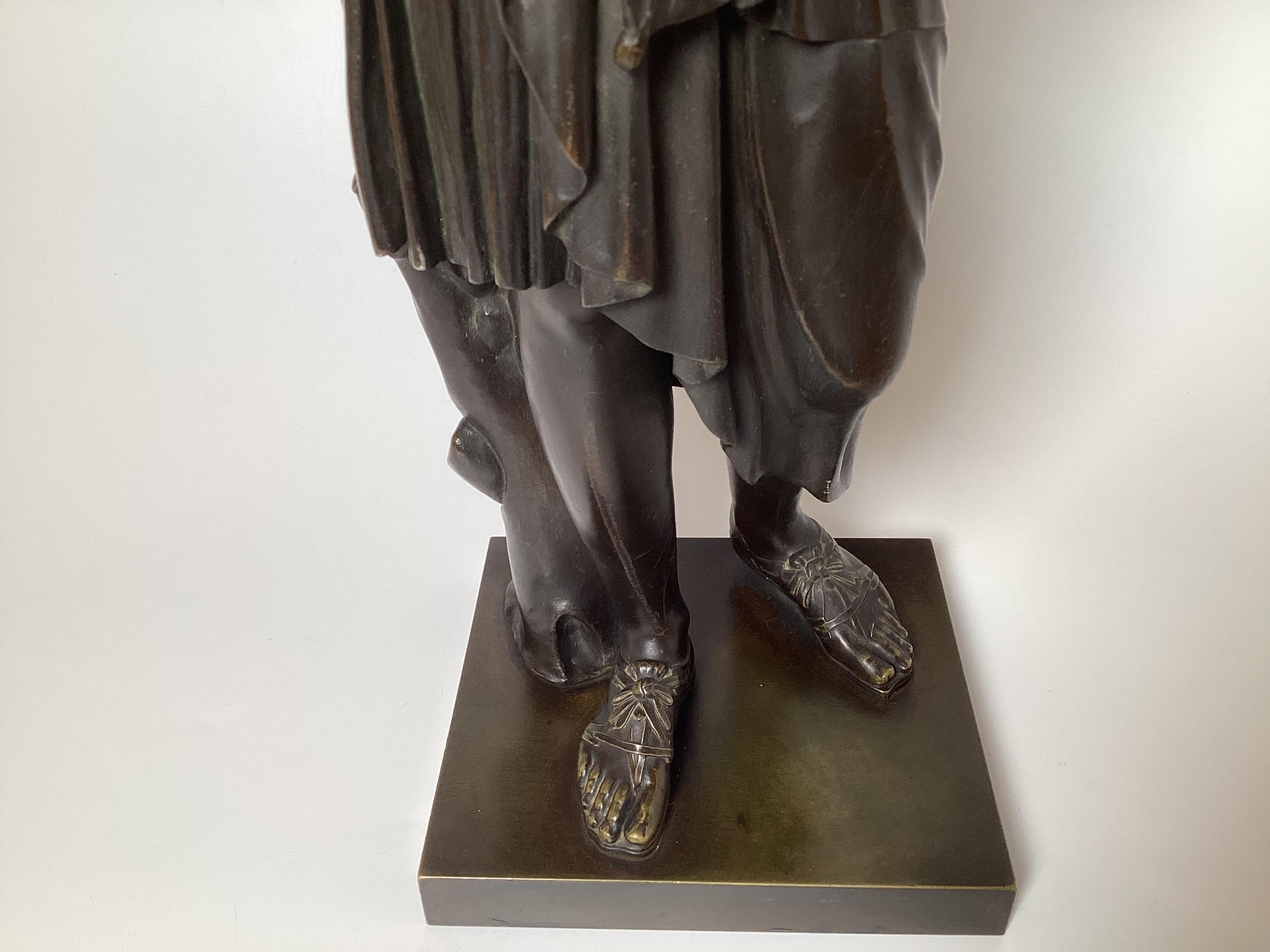 Francese Scultura classica in bronzo Grand Tour - Diane di Gabii, firmata sulla base in vendita