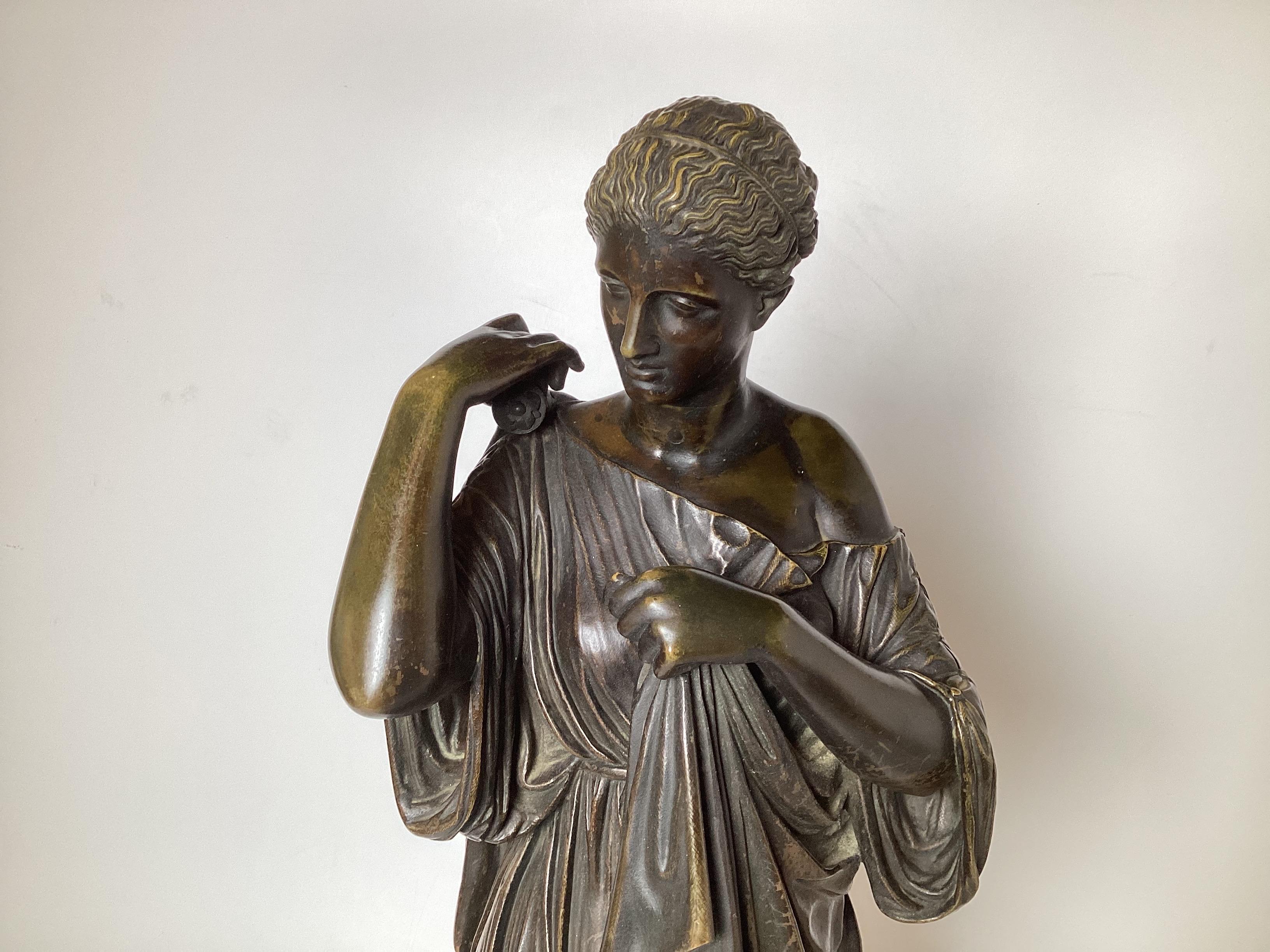 Bronzo Scultura classica in bronzo Grand Tour - Diane di Gabii, firmata sulla base in vendita