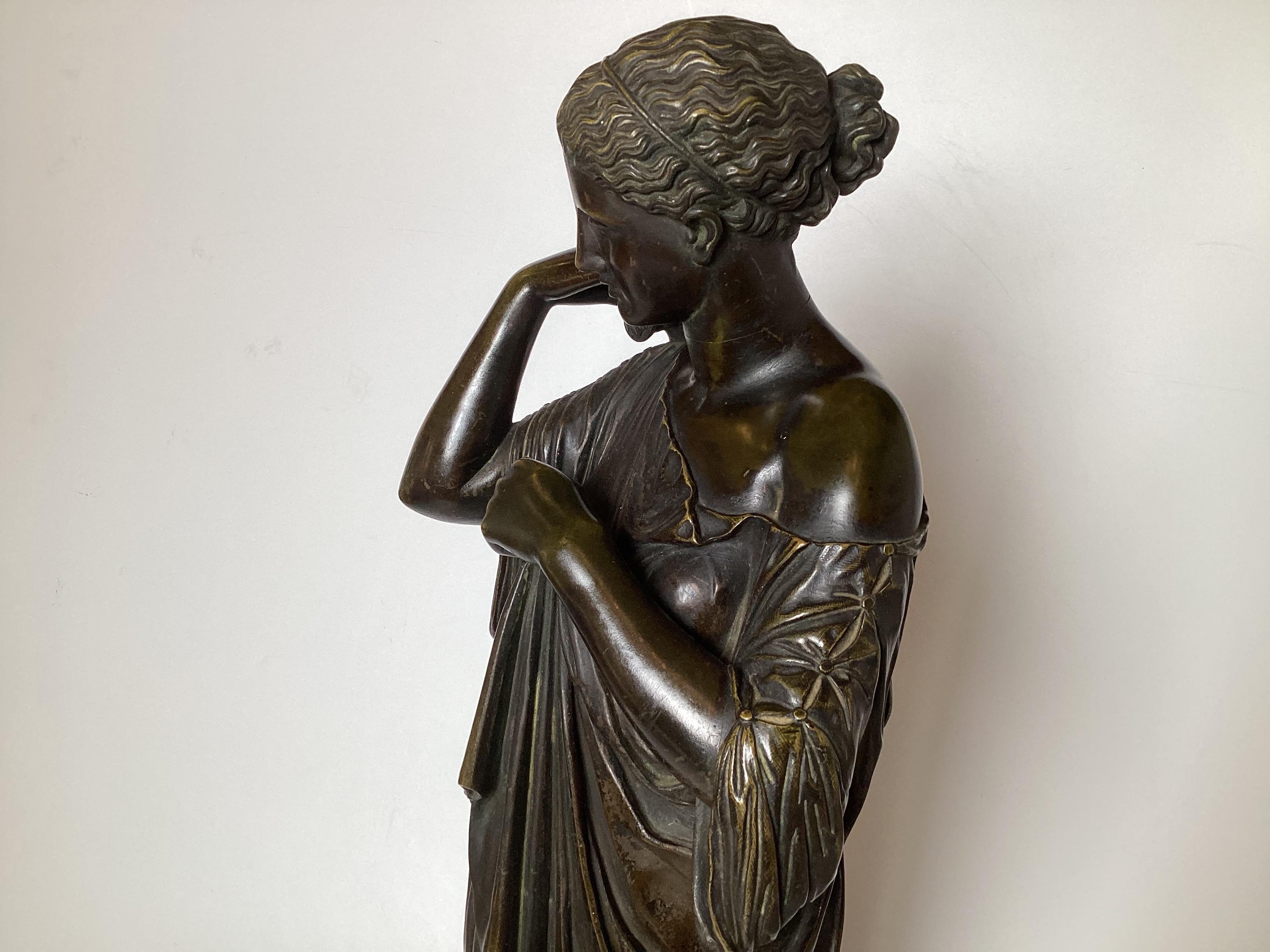 Scultura classica in bronzo Grand Tour - Diane di Gabii, firmata sulla base in vendita 1