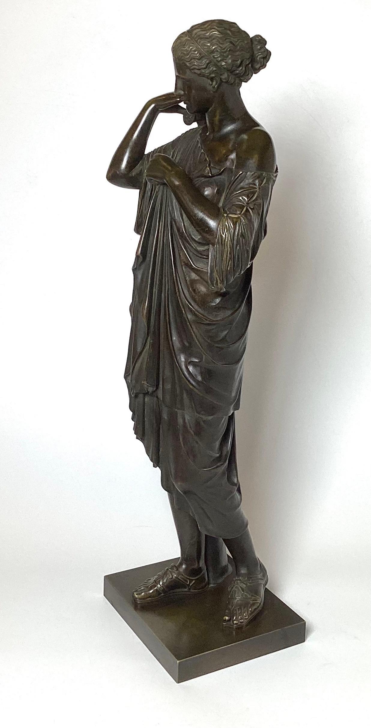 Scultura classica in bronzo Grand Tour - Diane di Gabii, firmata sulla base in vendita 2
