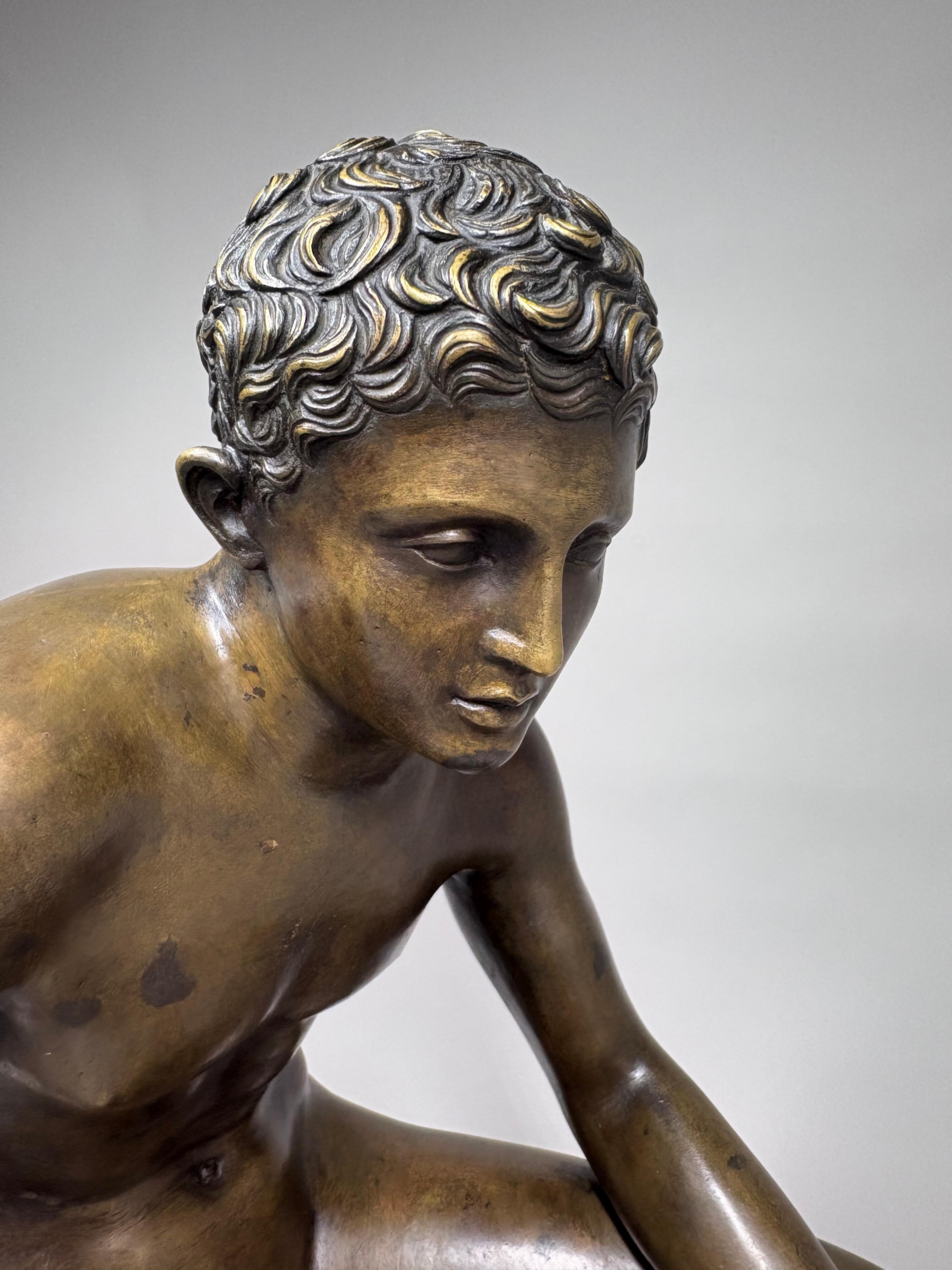 Figura in bronzo Grand Tour di Hermes seduto secondo l'Antico in vendita 3