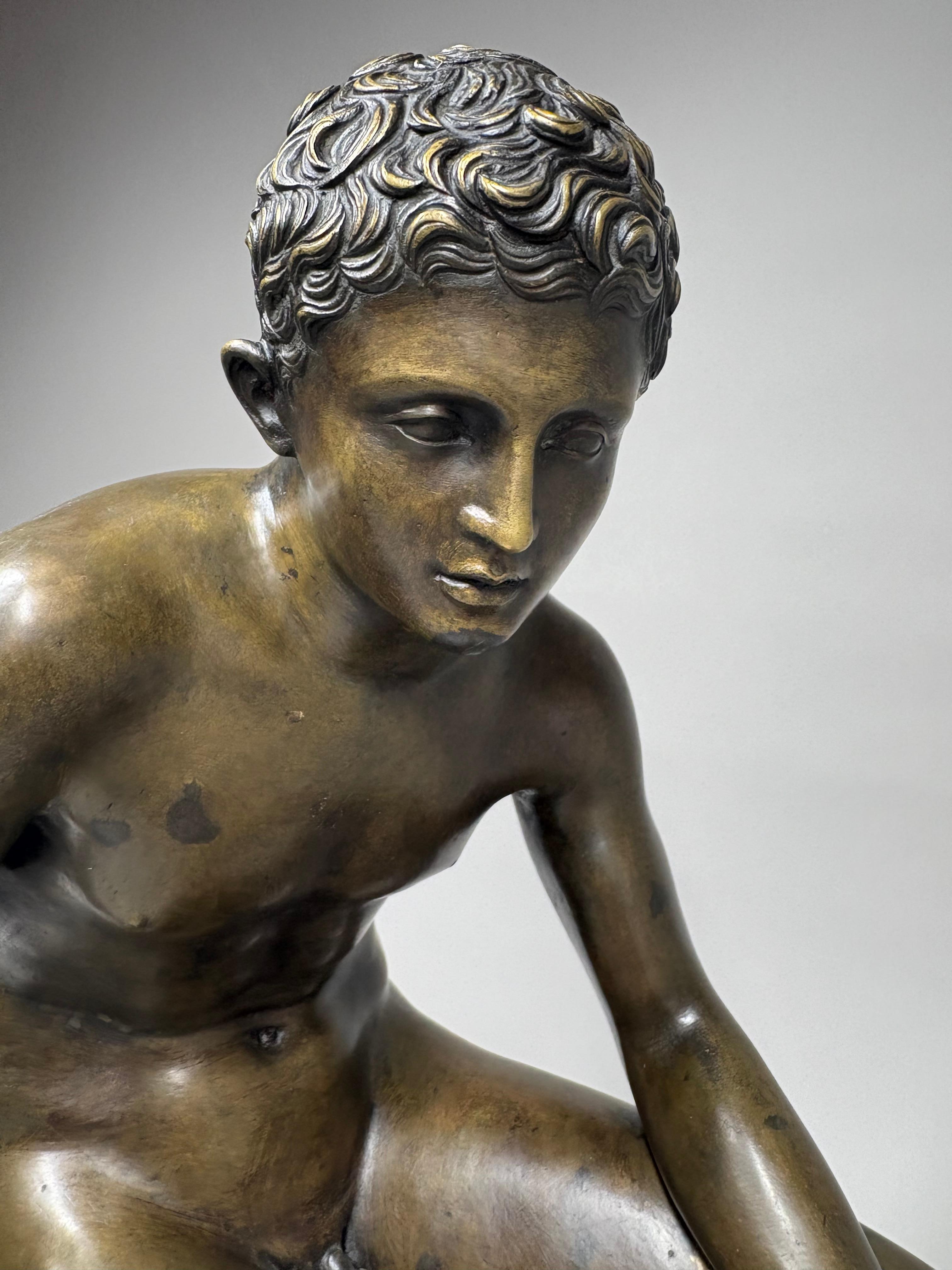 Figura in bronzo Grand Tour di Hermes seduto secondo l'Antico in vendita 6