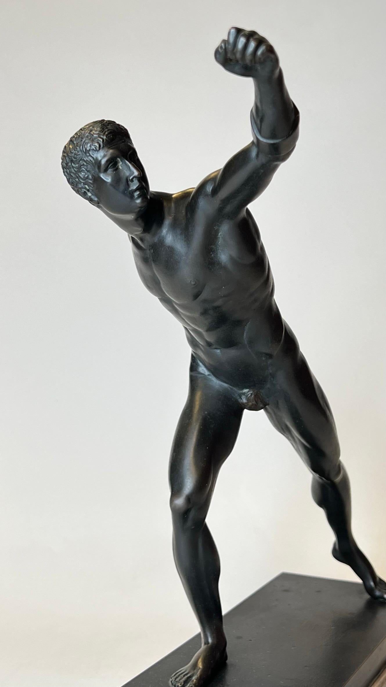 Grand Tour Bronze Figurine of Roman Gladiator In Good Condition In New York, NY