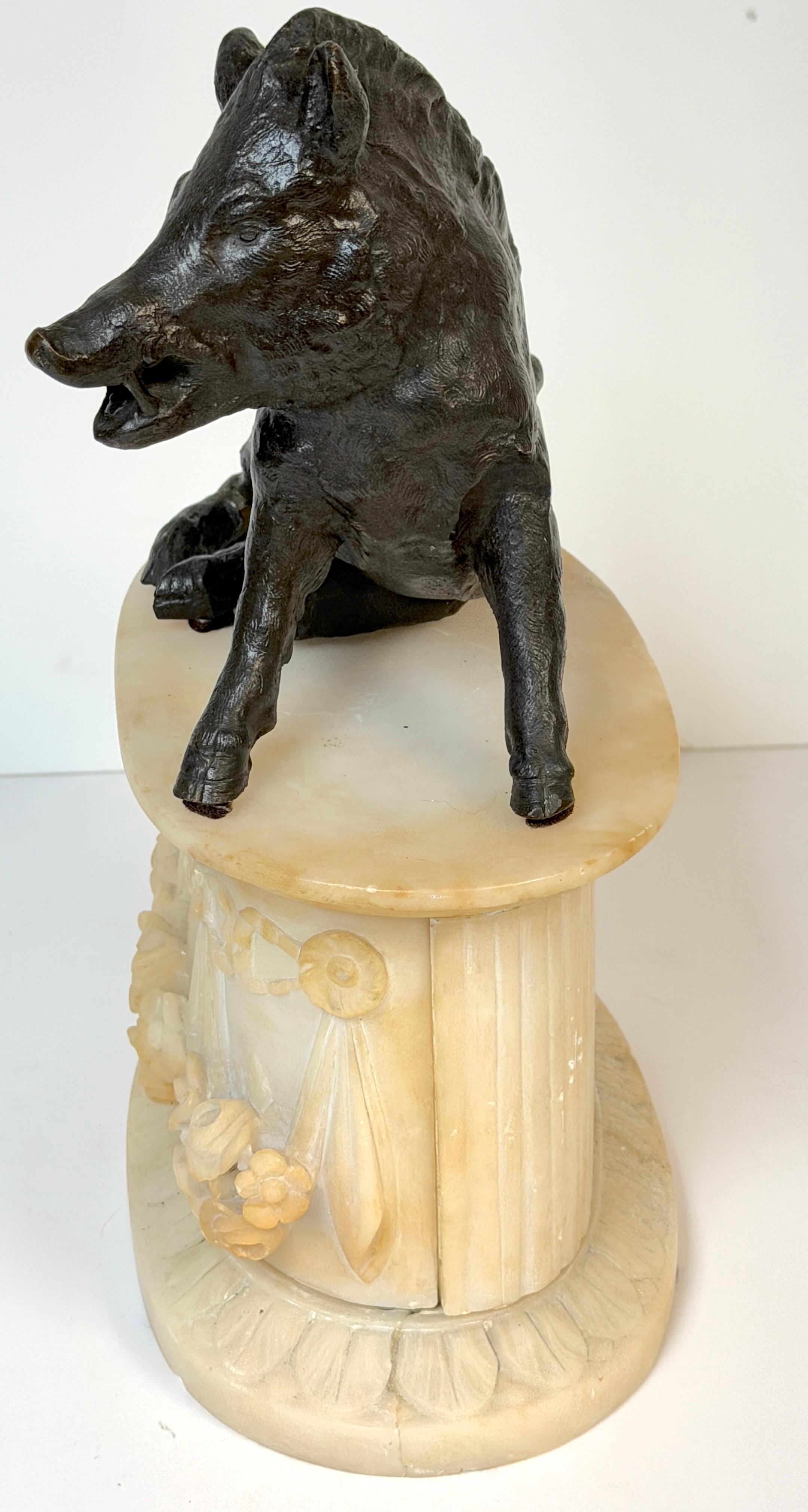 Grand Tour Bronze Reduction Il Porcellino “Borghese Boar” Carved Alabaster Base en venta 4