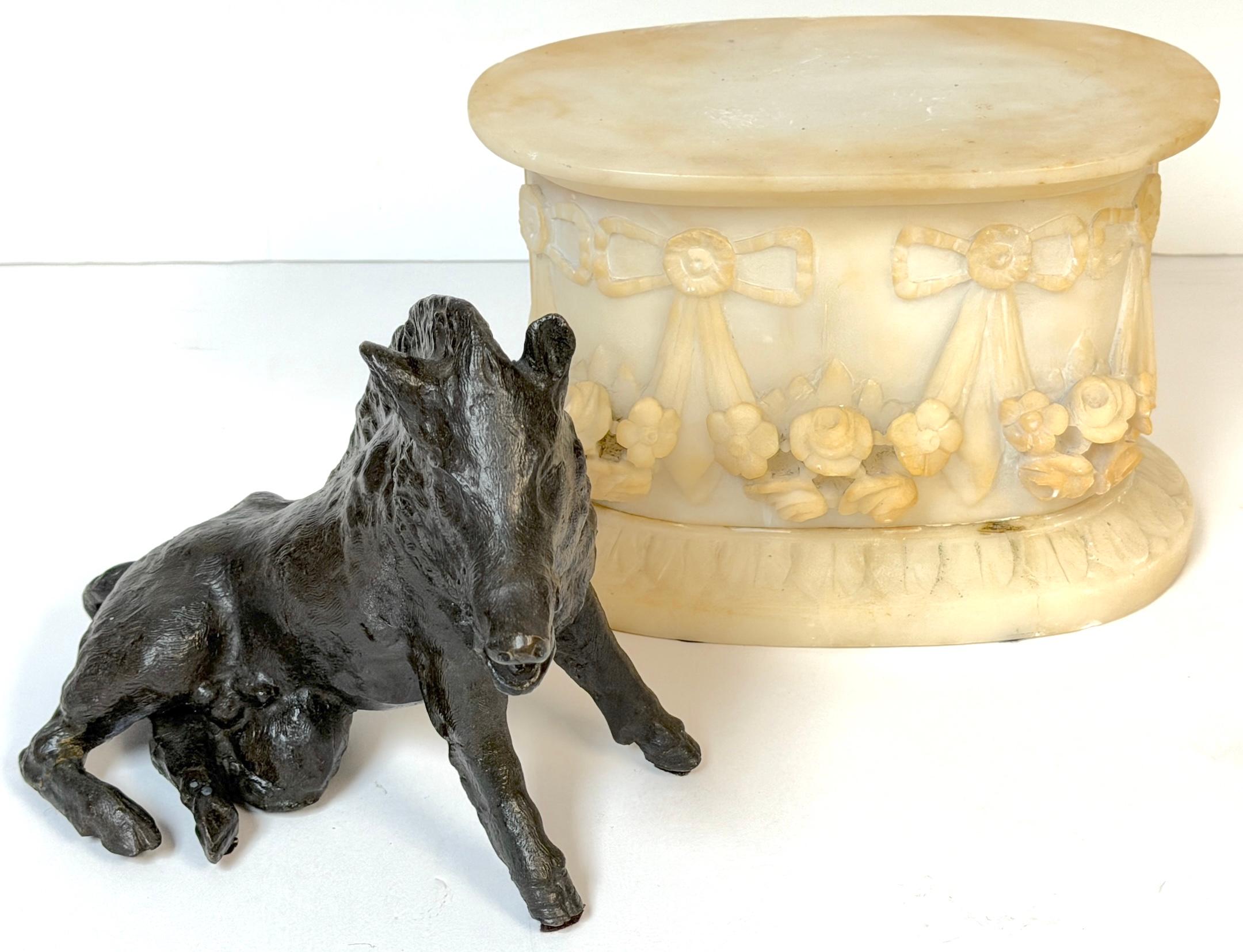Grand Tour Bronze Reduction Il Porcellino “Borghese Boar” Carved Alabaster Base en venta 6