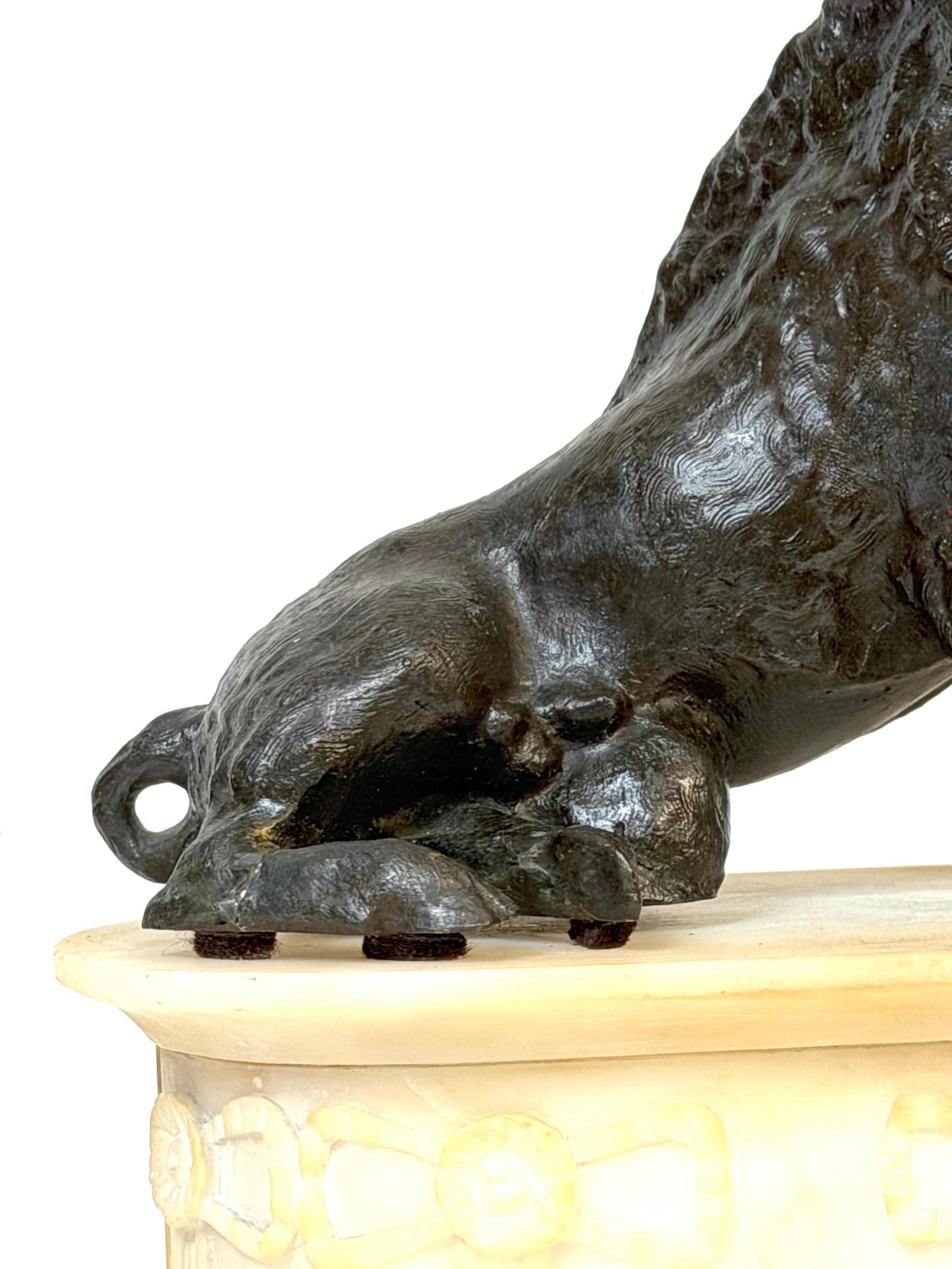 Grand Tour Bronze Reduction Il Porcellino “Borghese Boar” Carved Alabaster Base Tallado a mano en venta