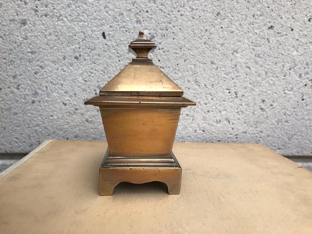 italien Boîte en forme de sarcophage en bronze Grand Tour en vente