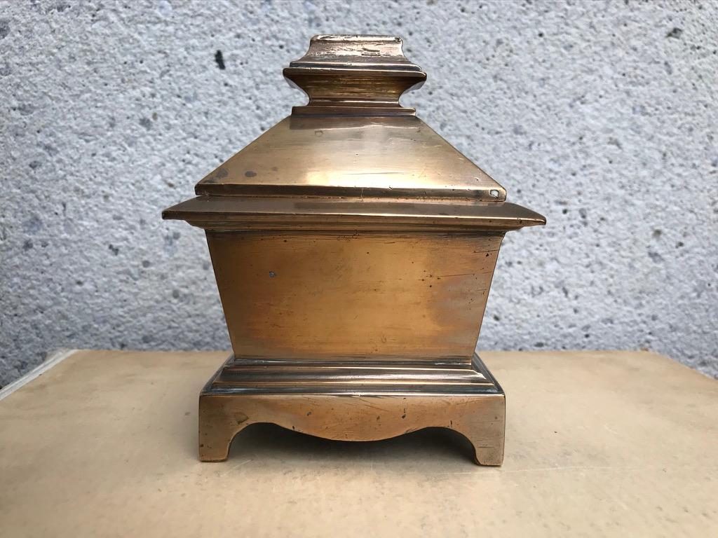 Grand Tour Bronze Sarcophagus Form Box In Good Condition For Sale In Stamford, CT
