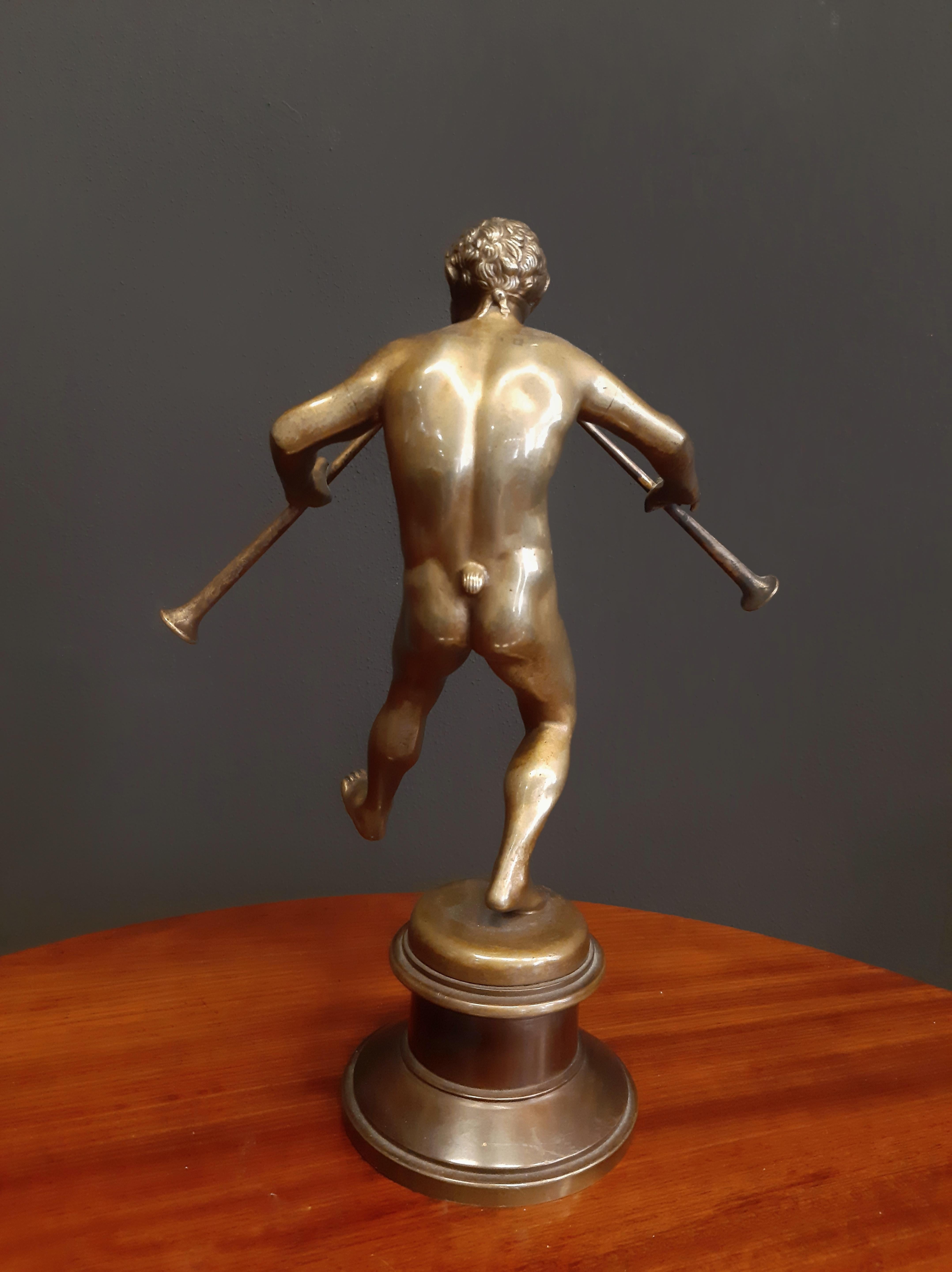 20ième siècle Grand Tour Bronze Scultpure d'un faune en vente