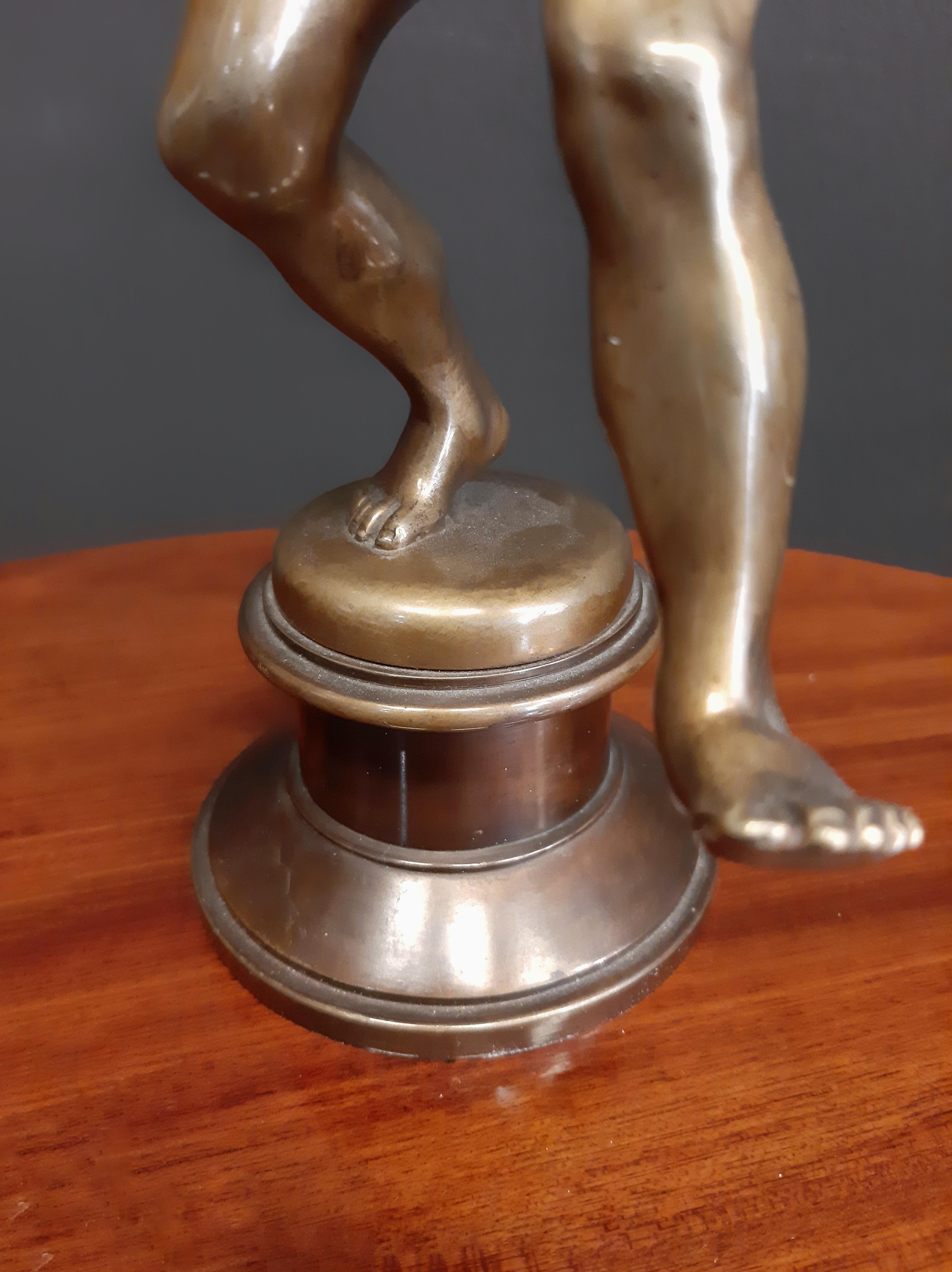 Grand Tour Bronze Scultpure d'un faune en vente 1