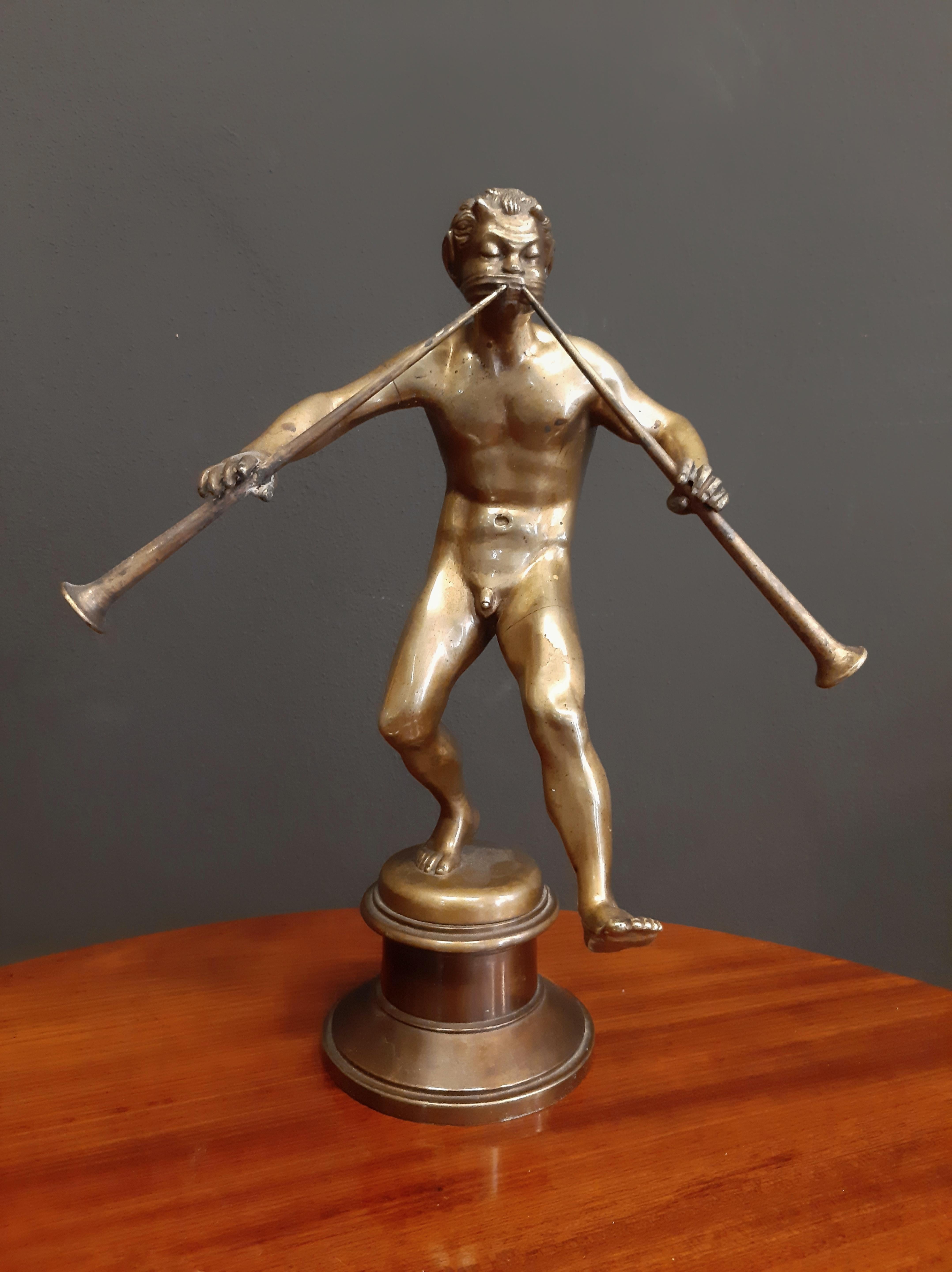 Grand Tour Bronze Scultpure d'un faune en vente 2