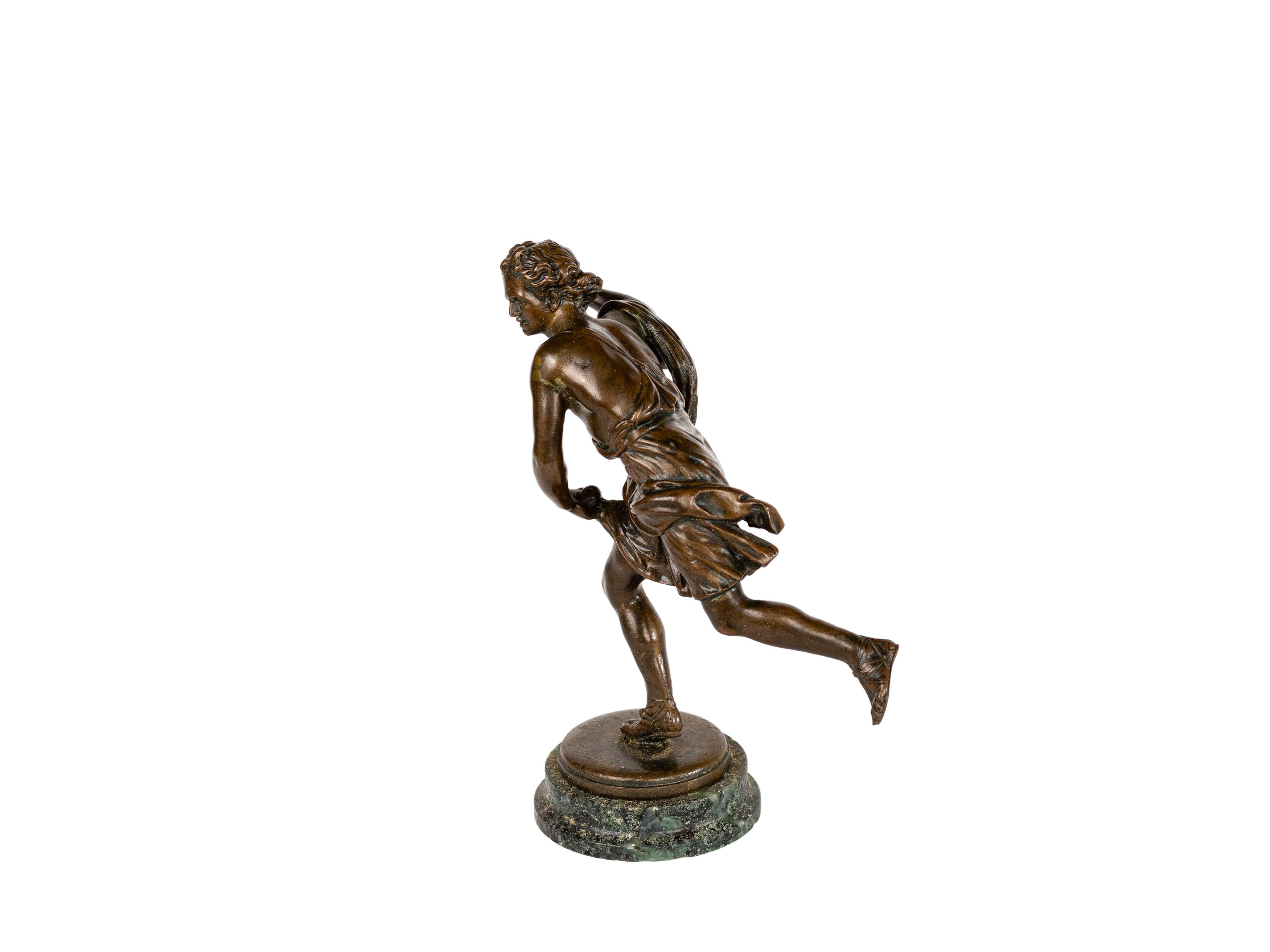 A French bronze statue of Hippomenes throwing apples while racing, titled «Hippomène Lanceur De Pommes D’or» with a «Fumiere et Cie» mark on the base.
Except for Hippomenes, Atalanta outran all of her suitors. Hippomenes thought he couldn't compete