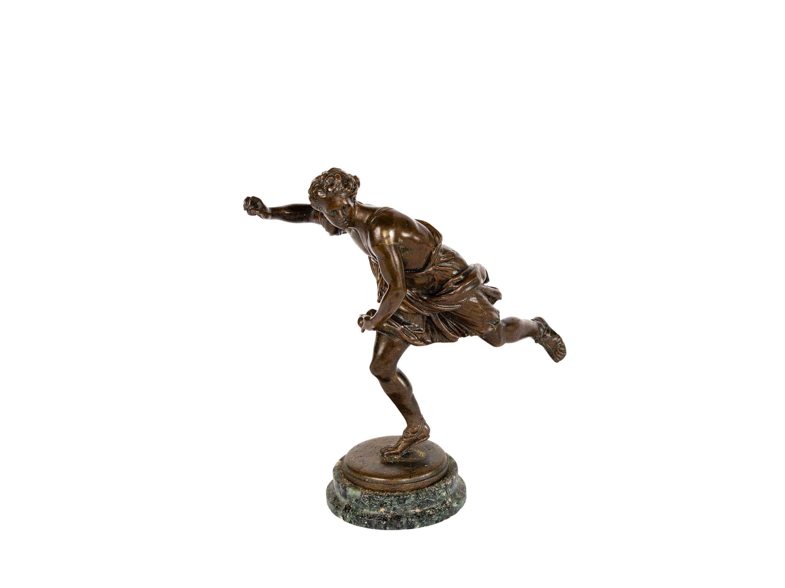 Piccola scultura francese in bronzo di Ippomene a metà gara, che getta mele d'oro per distrarre Atalanta - un raro pezzo del Grand Tour della leggendaria fonderia Thiébaut Frères.

Intitolata 