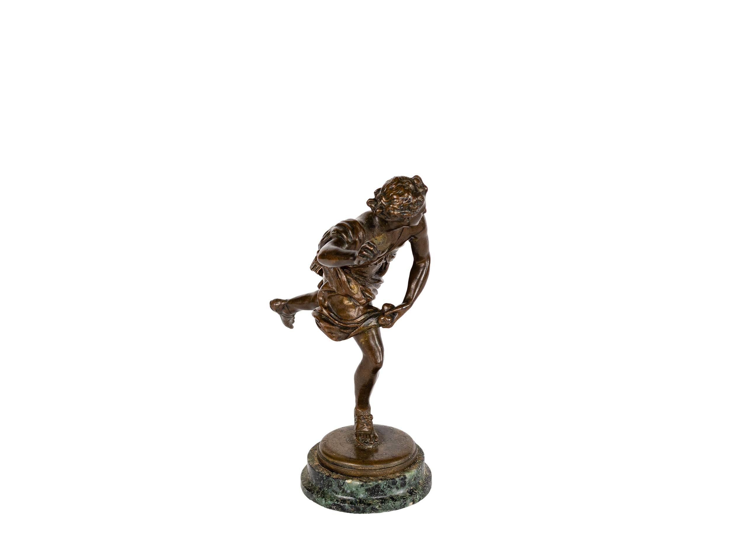 Patiné Grand Tour Statue en bronze d'Hippomène jetant des pommes d'or, Thiébaut Frères en vente