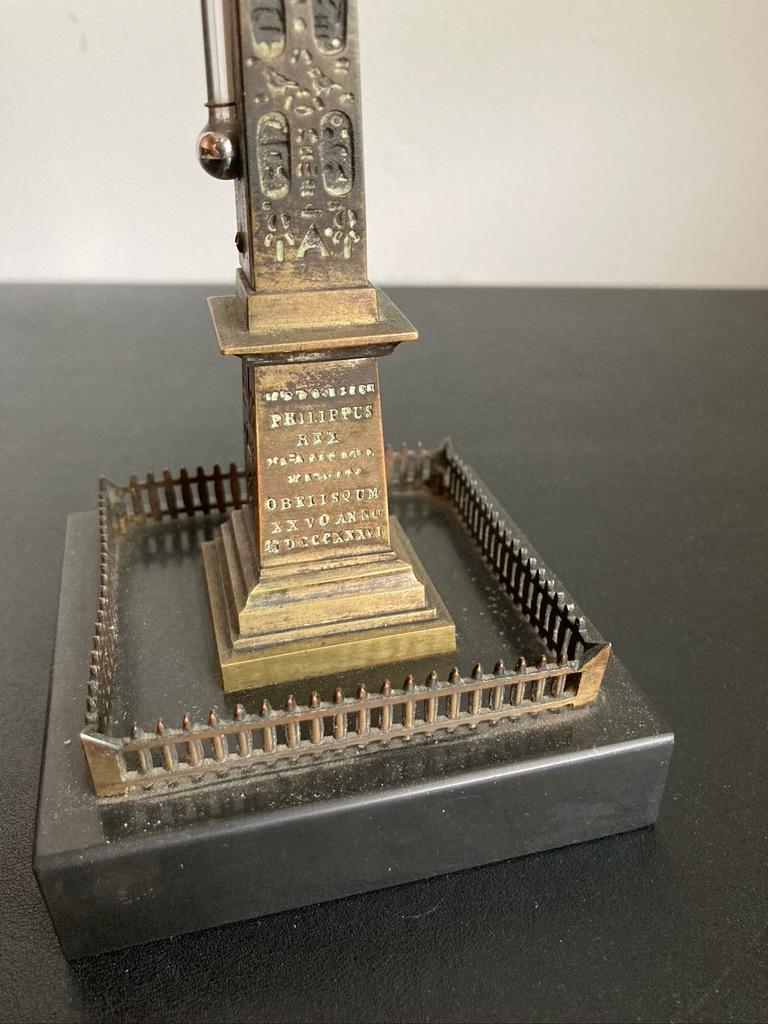 Français thermomètre de l'obélisque Luxor du Grand Tour en bronze, Paris en vente