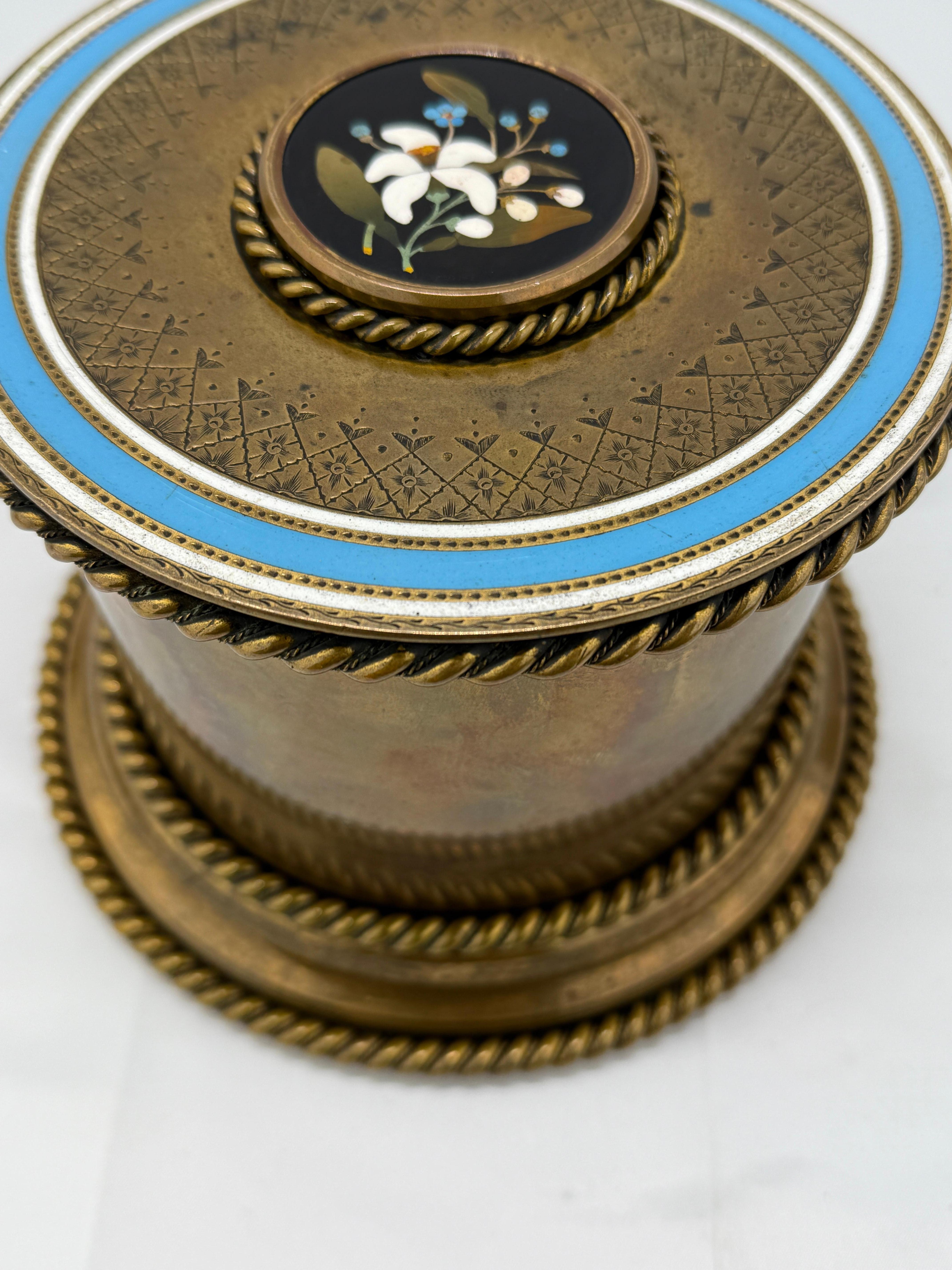 Grand Tour Bronze, zweifarbige Emaille & Pietra Dura Kommodenschachtel oder Humidor, um 1880 im Angebot 2