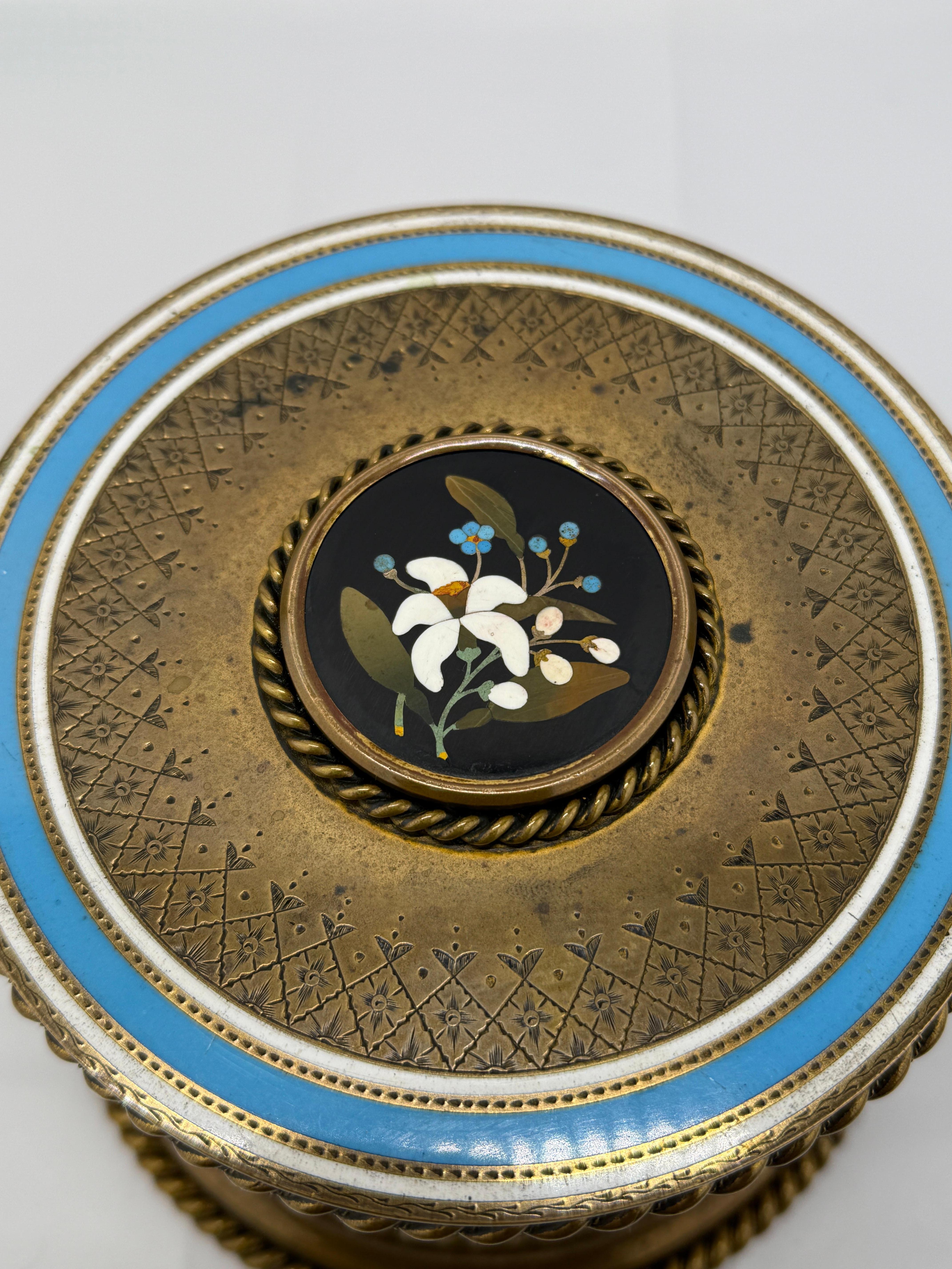 Grand Tour Bronze, zweifarbige Emaille & Pietra Dura Kommodenschachtel oder Humidor, um 1880 im Angebot 3