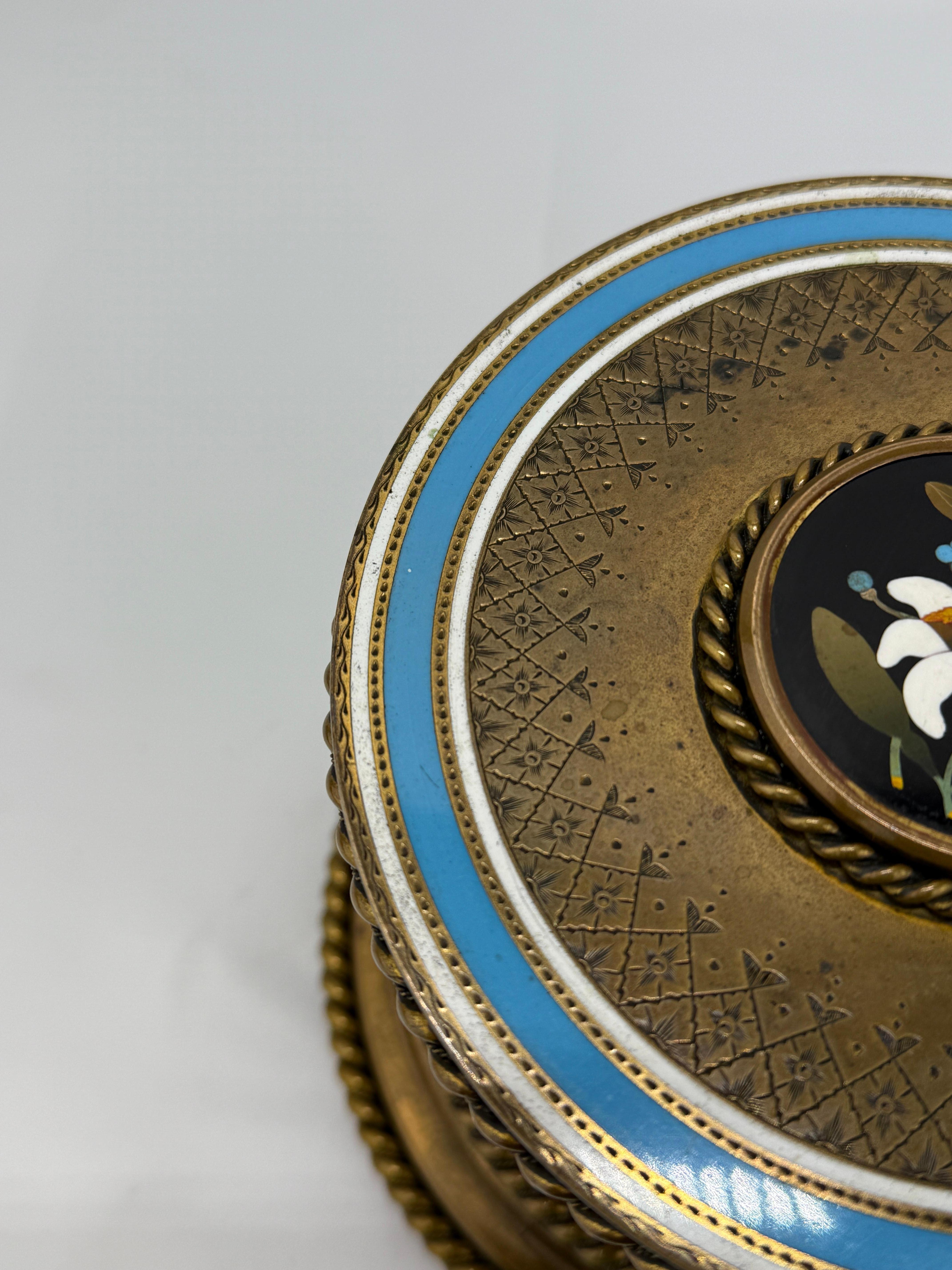 Grand Tour Bronze, zweifarbige Emaille & Pietra Dura Kommodenschachtel oder Humidor, um 1880 im Angebot 4