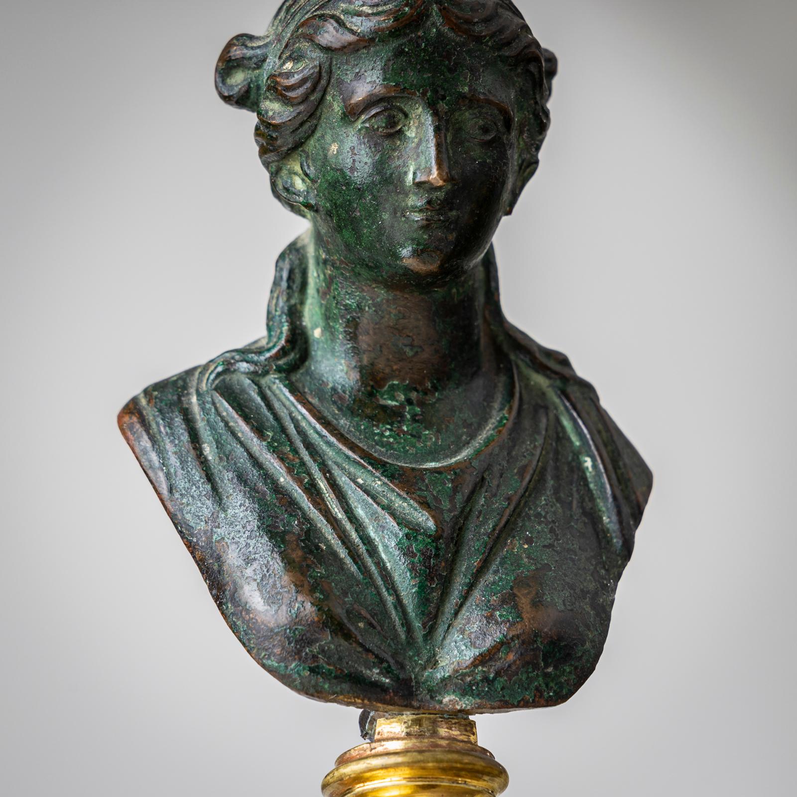 Busto de mujer Grand Tour, Italia S. XIX Bronce en venta