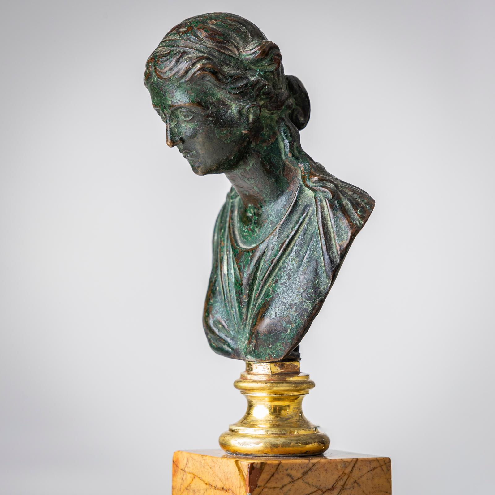 Busto de mujer Grand Tour, Italia S. XIX en venta 1