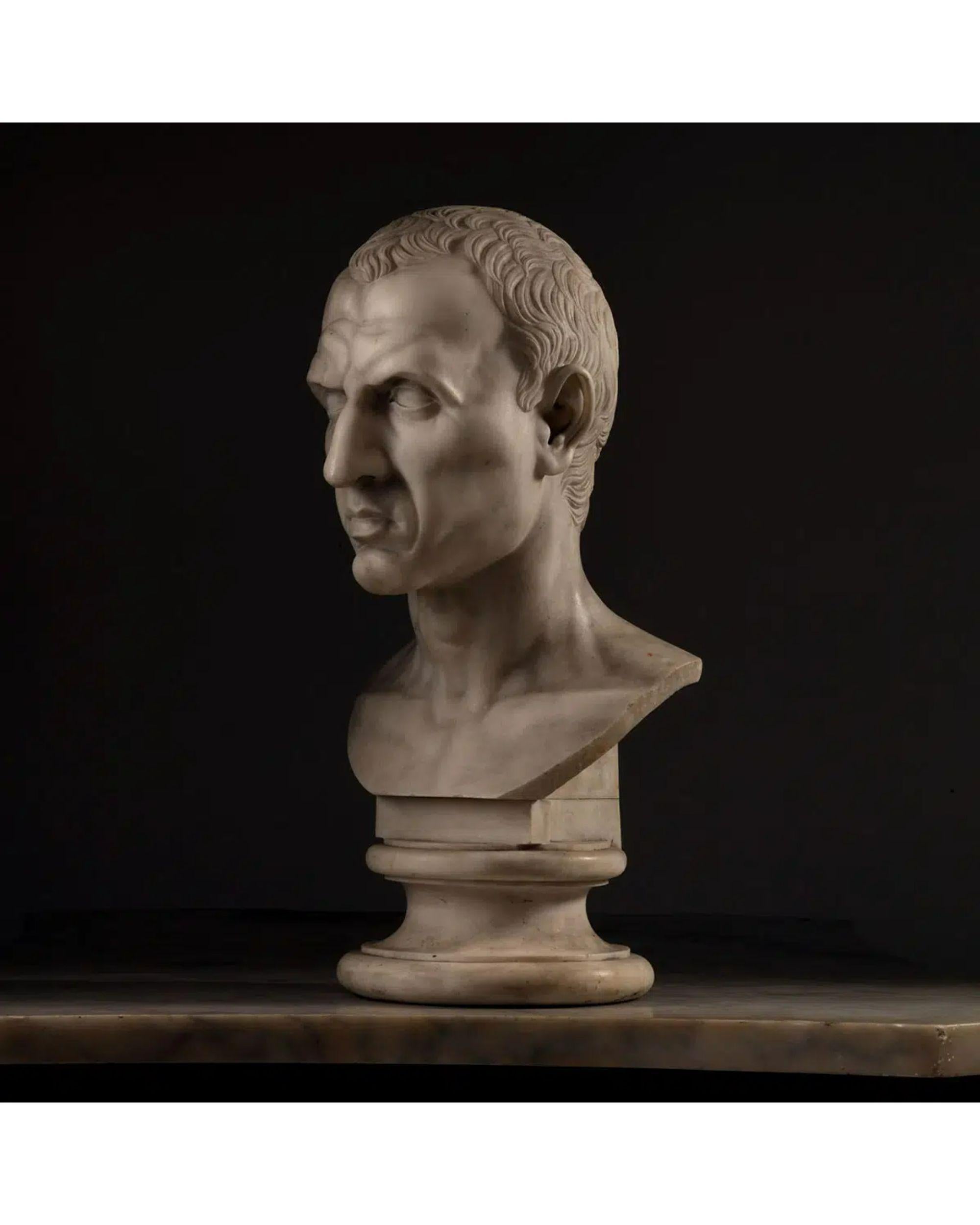 19. Jahrhundert Grand Tour Statuarische Marmorporträtbüste von Julius Caesar 12. Juli 100 v. Chr. - 15. März 44 v. Chr.

Büste von Julius Caesar
Julius Caesar war ein hoch angesehener Staatsmann und Militärgeneral, der maßgeblich an der Gründung des
