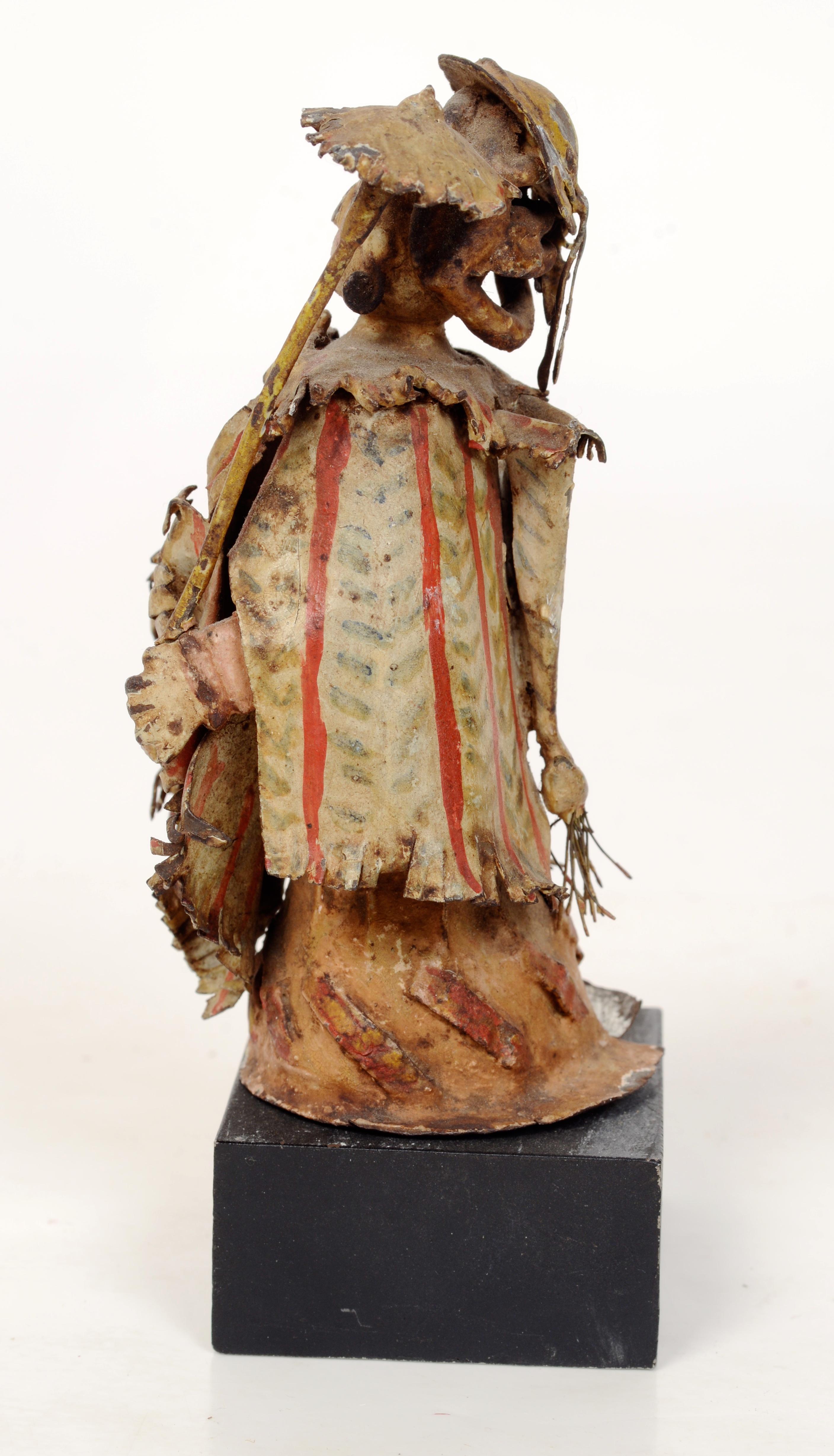 Italiano Figura di Carnevale del Grand Tour veneziano di una giovane ragazza, metallo decorato a vernice, c1770 in vendita