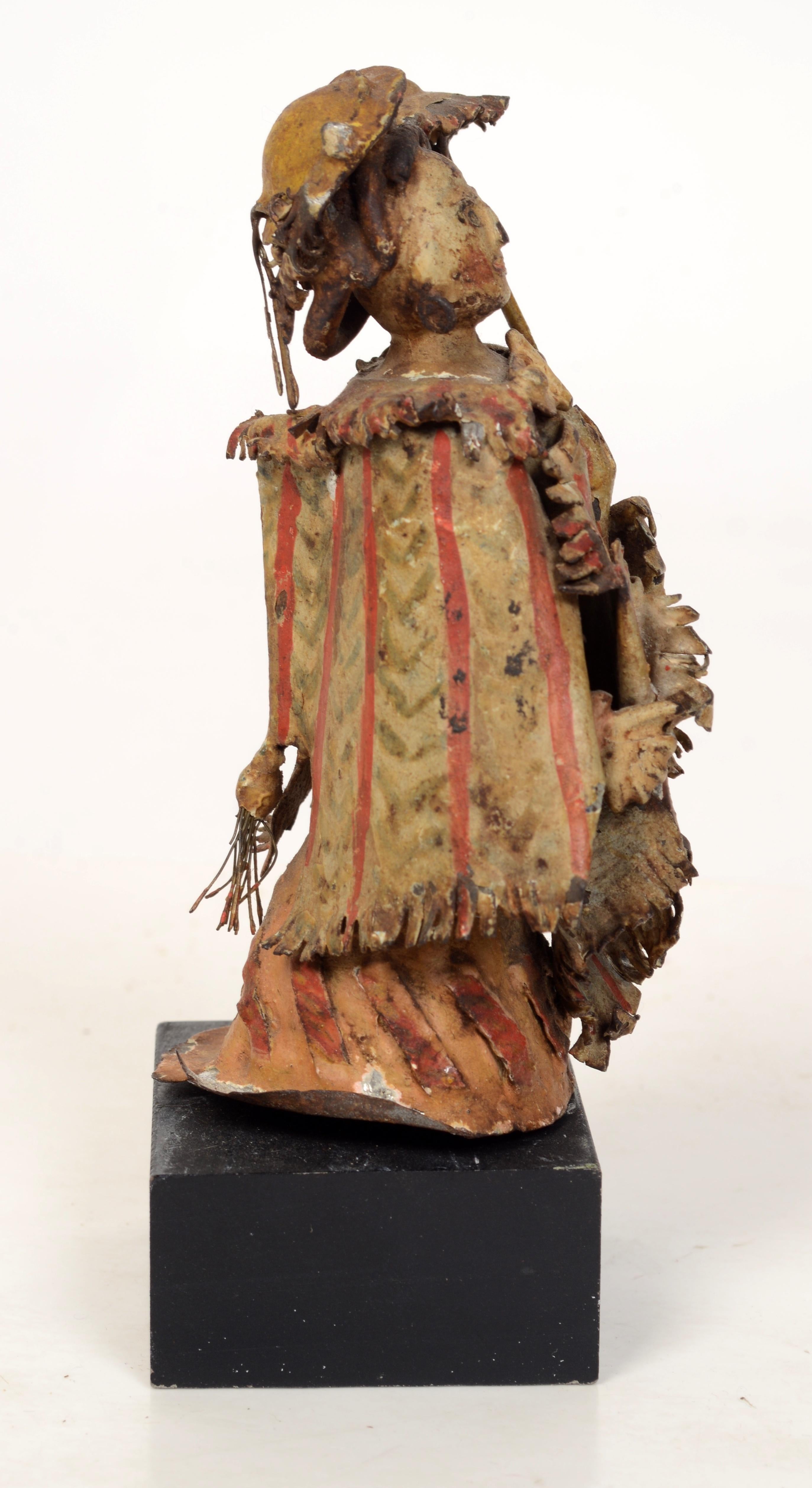 Figura di Carnevale del Grand Tour veneziano di una giovane ragazza, metallo decorato a vernice, c1770 In condizioni buone in vendita a valatie, NY