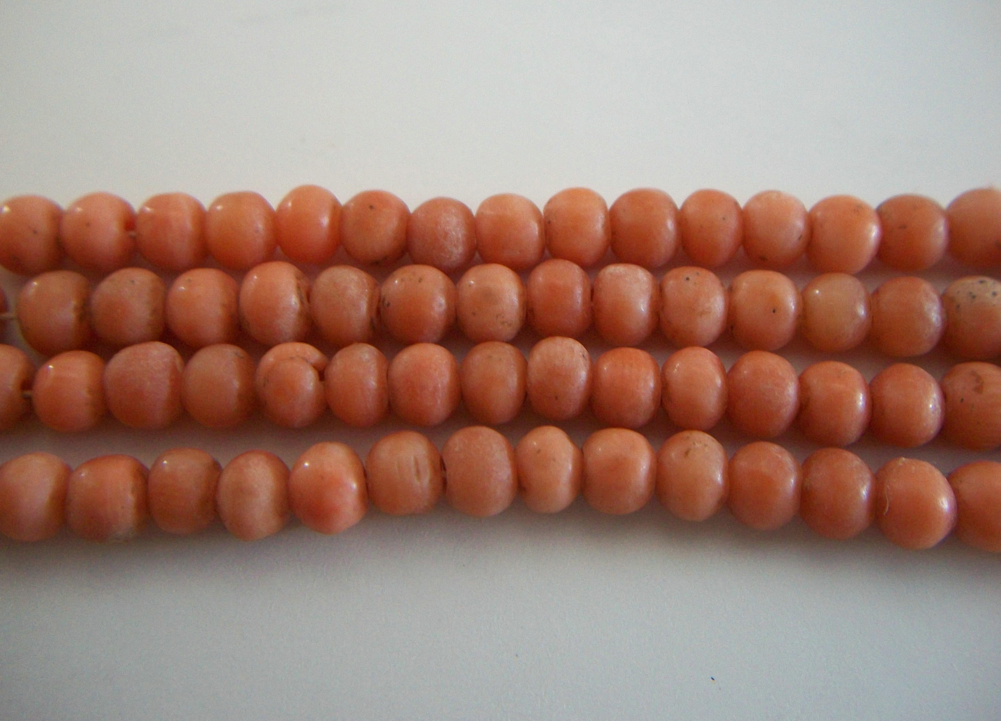 Collana di 4 fili di corallo salmone per bambini Grand Tour - Italia - CIRCA 1880 in vendita 8