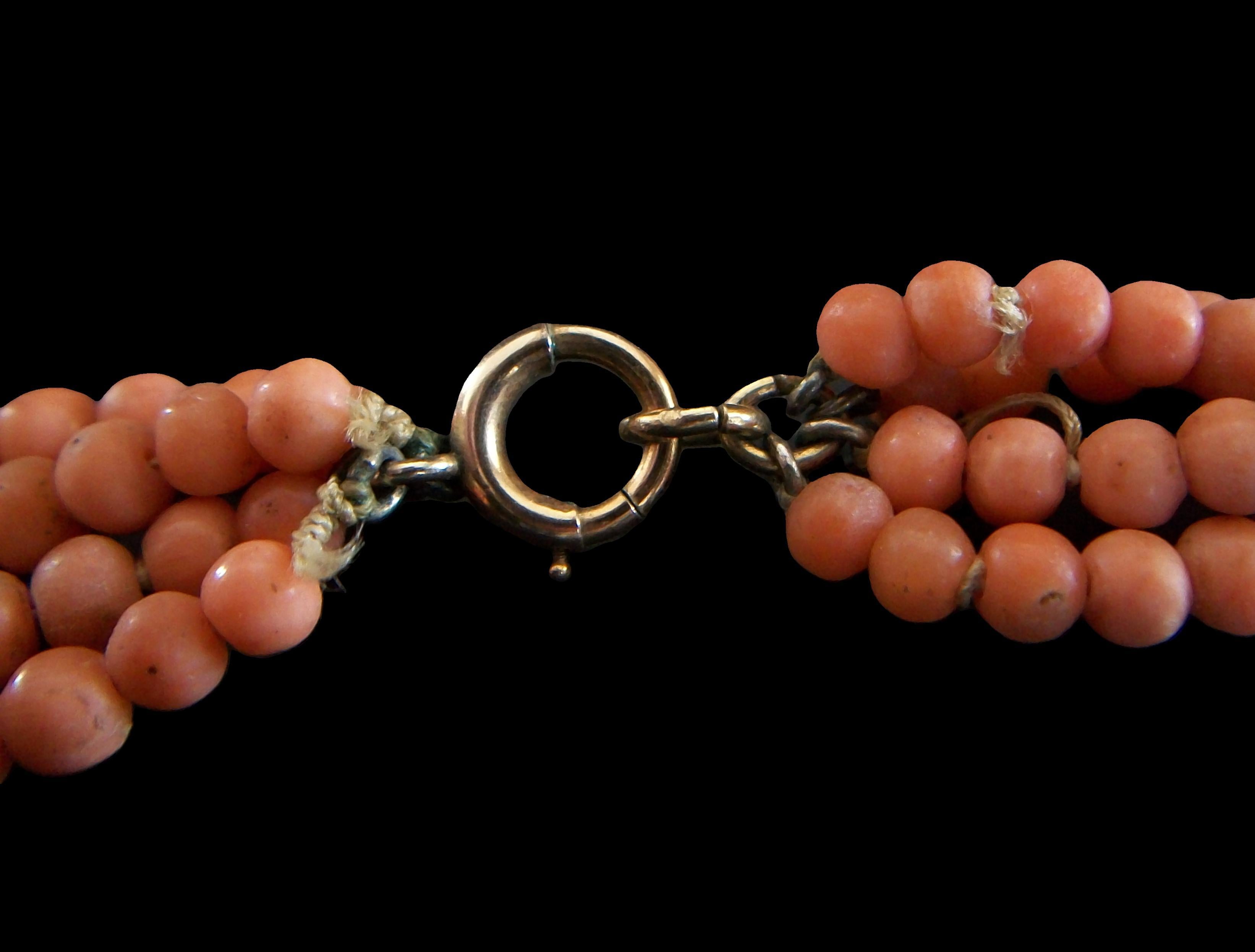Collana di 4 fili di corallo salmone per bambini Grand Tour - Italia - CIRCA 1880 in vendita 2