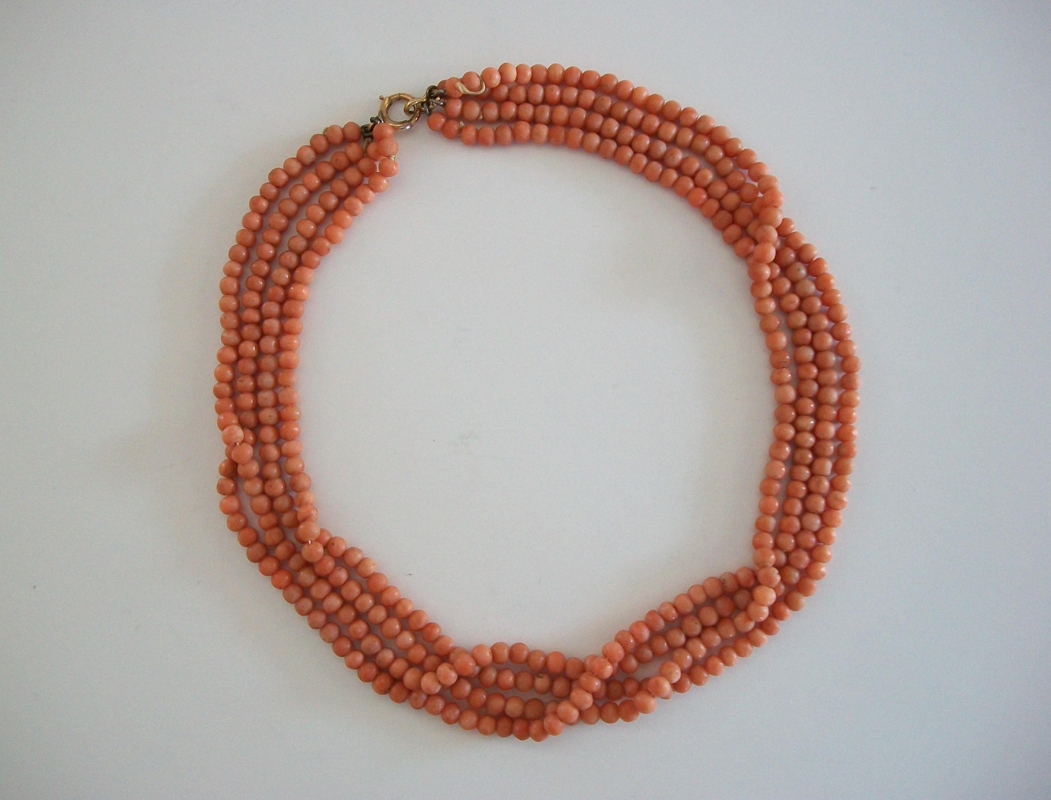 Collana di 4 fili di corallo salmone per bambini Grand Tour - Italia - CIRCA 1880 in vendita 4