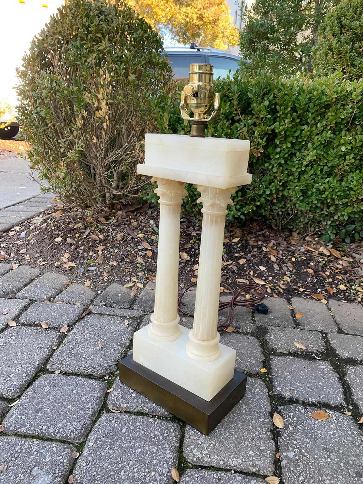 Grand Tour Column Marble Lamp with Marble Finial, circa 1930s In Good Condition For Sale In Atlanta, GA