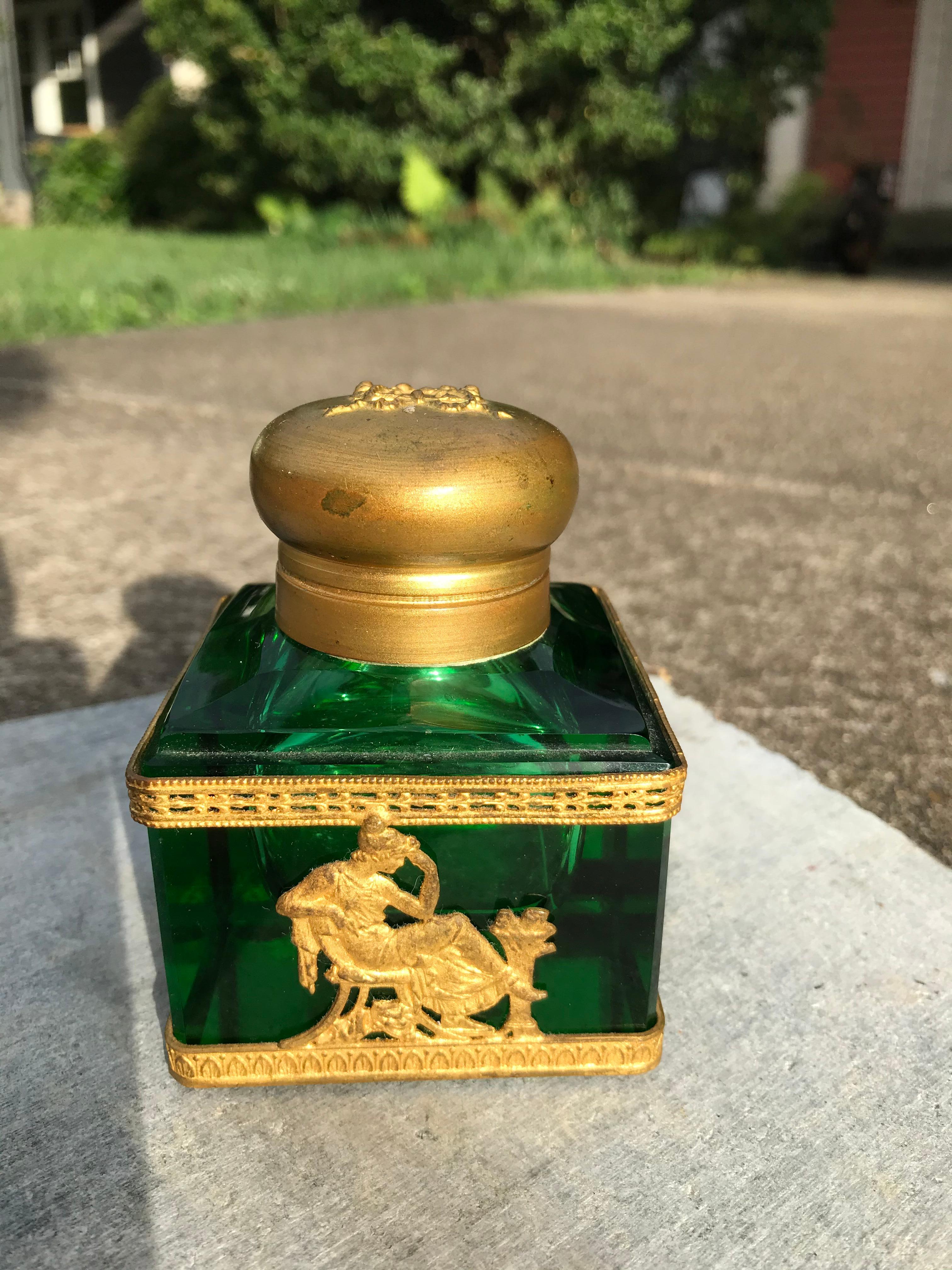 Grand Tour Empire Style Green Glass Gilt Mounted Inkwell In Good Condition In Nashville, TN