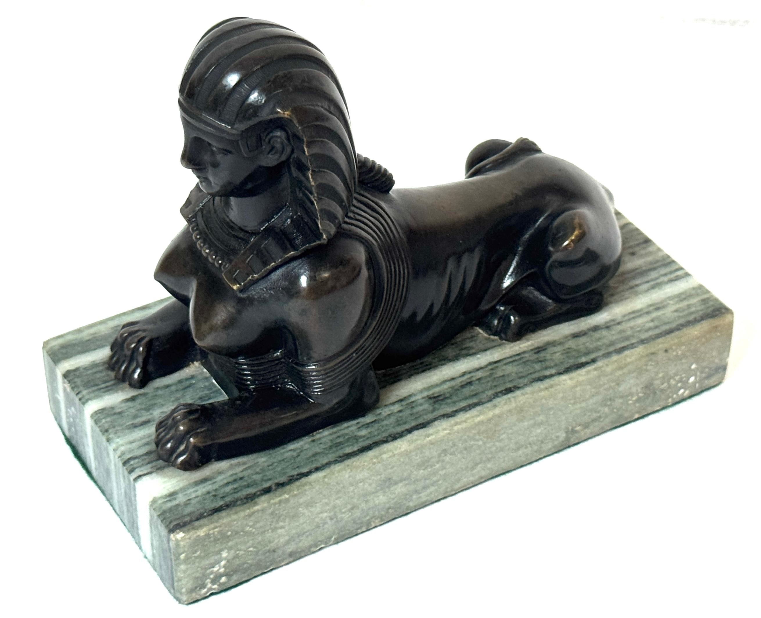 Grand Tour Französisches Bronze-Modell der Sphinx auf Verde Antico Marmorsockel, um 1880 (Gegossen) im Angebot