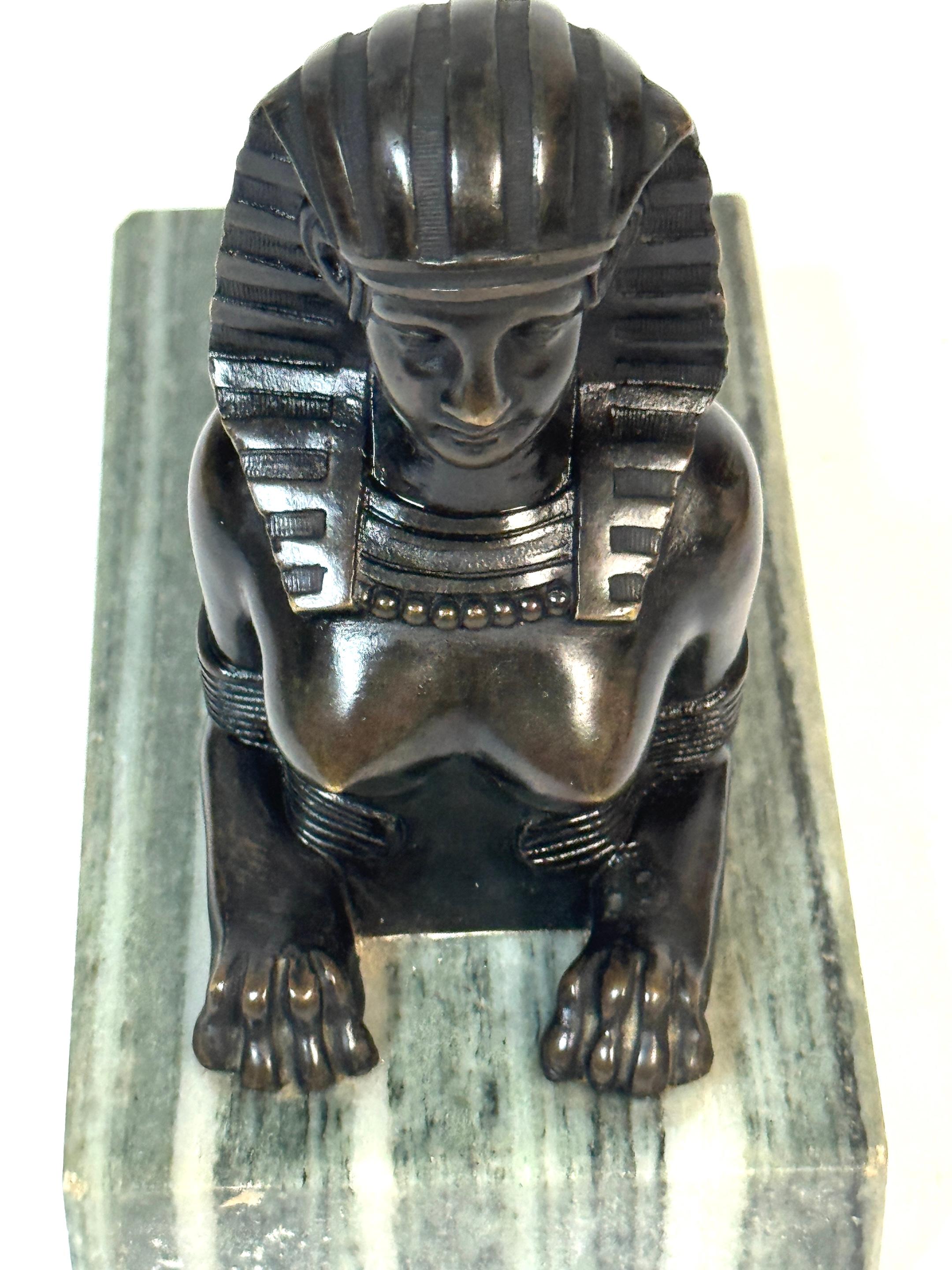 Grand Tour Französisches Bronze-Modell der Sphinx auf Verde Antico Marmorsockel, um 1880 (19. Jahrhundert) im Angebot