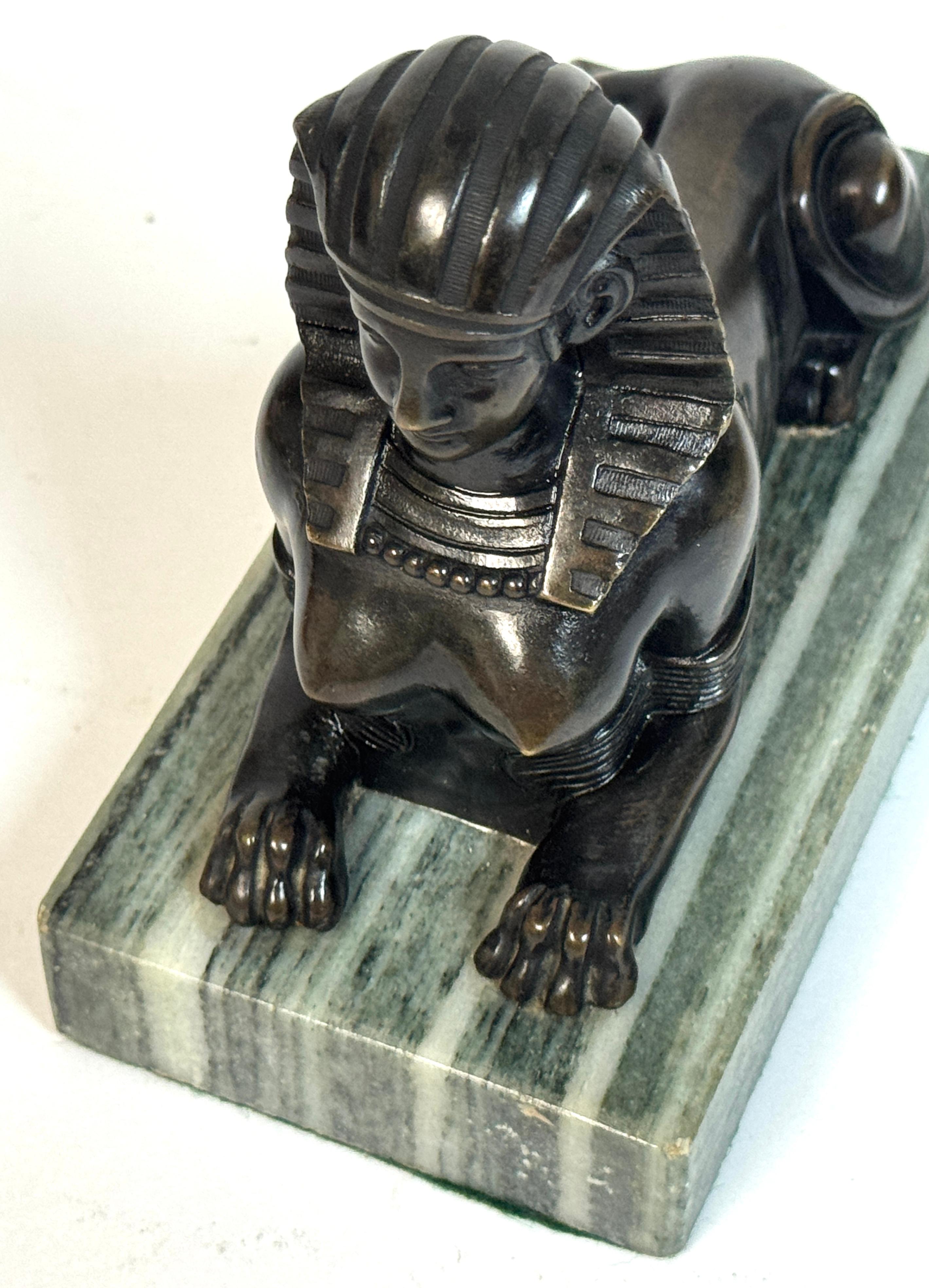 Grand Tour Französisches Bronze-Modell der Sphinx auf Verde Antico Marmorsockel, um 1880 im Angebot 1