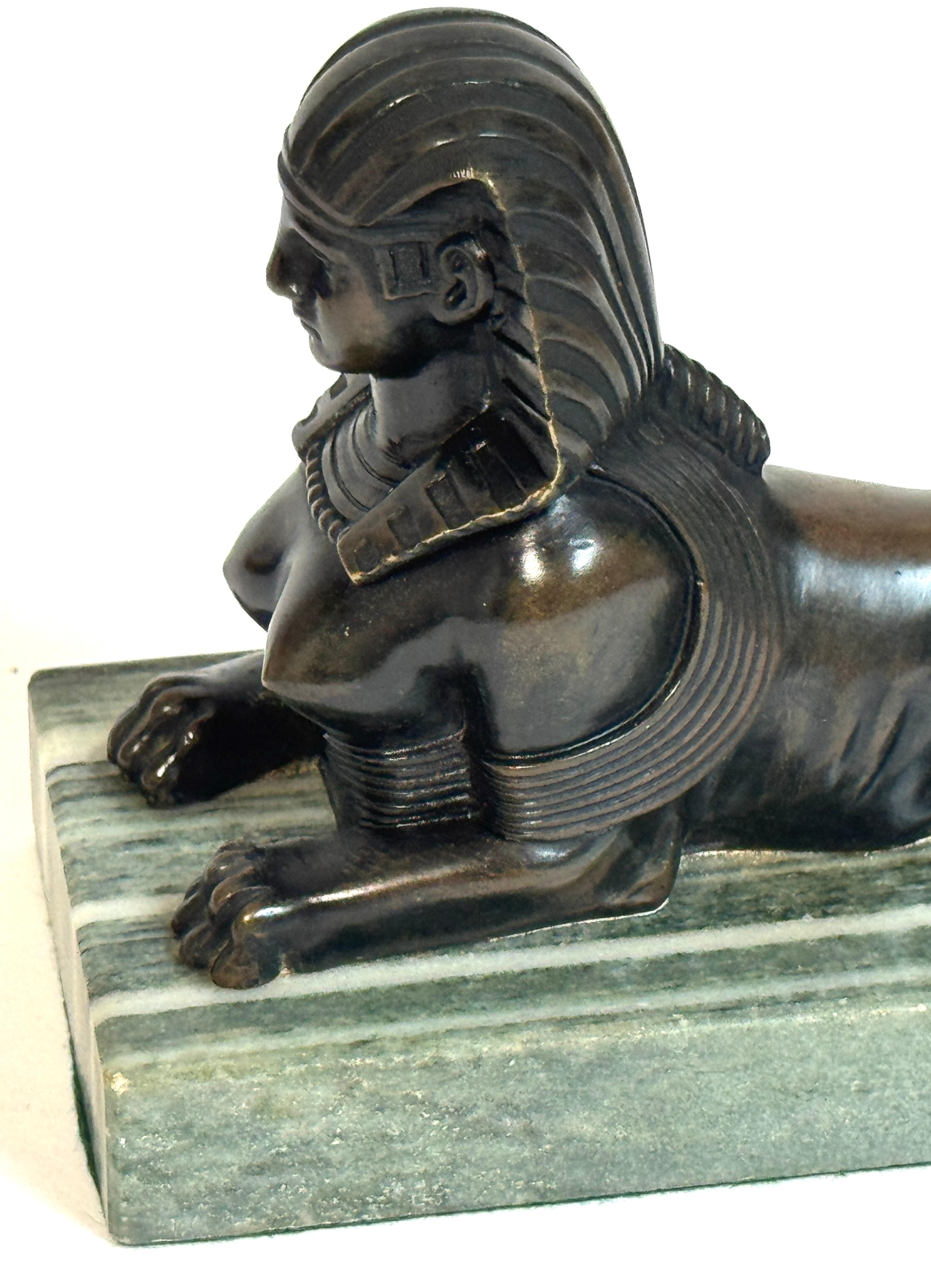 Grand Tour Französisches Bronze-Modell der Sphinx auf Verde Antico Marmorsockel, um 1880 im Angebot 3