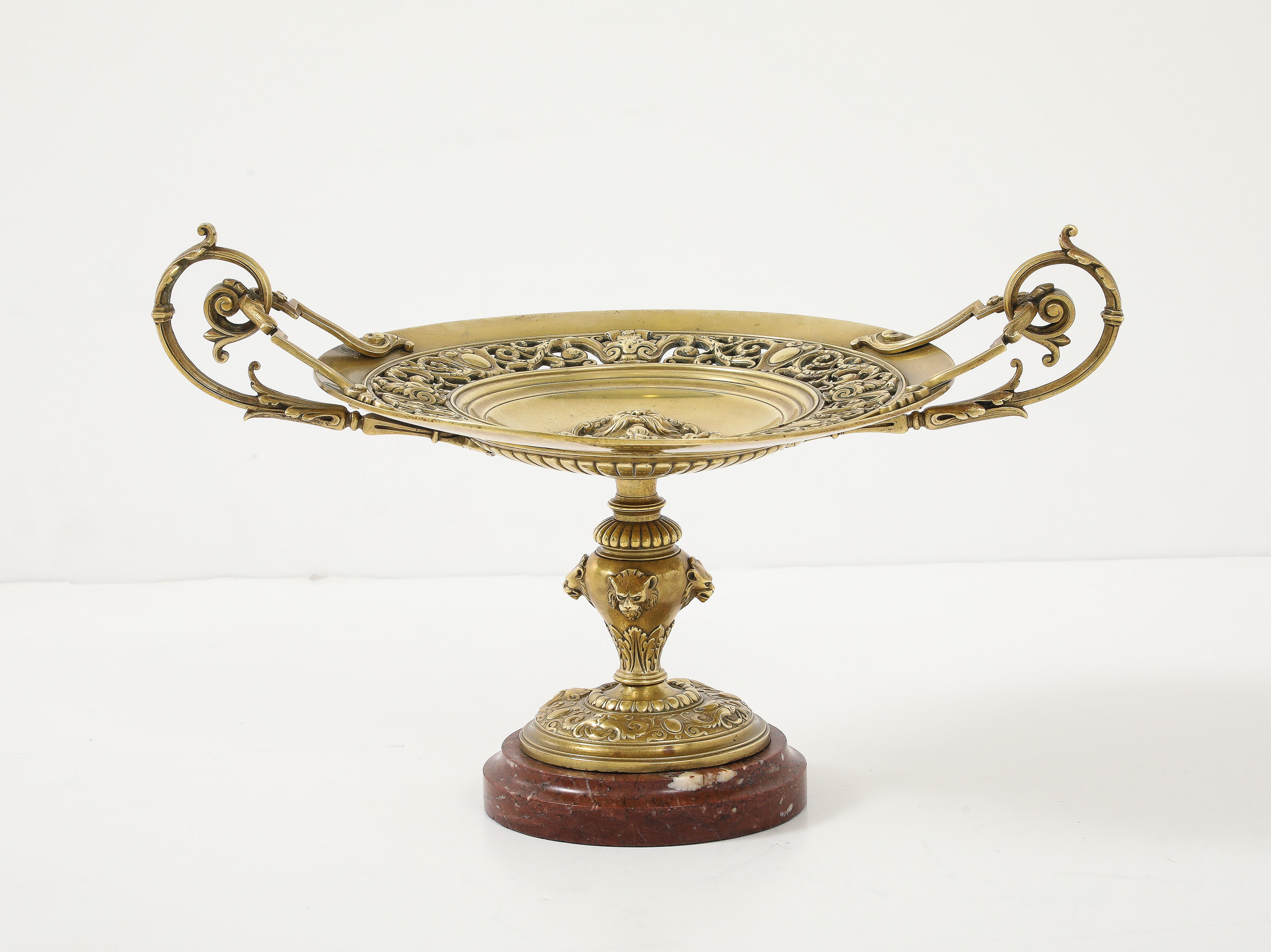 Mid-Century moderno Grand Tour  Tazza in bronzo francese con base in marmo rosa in vendita