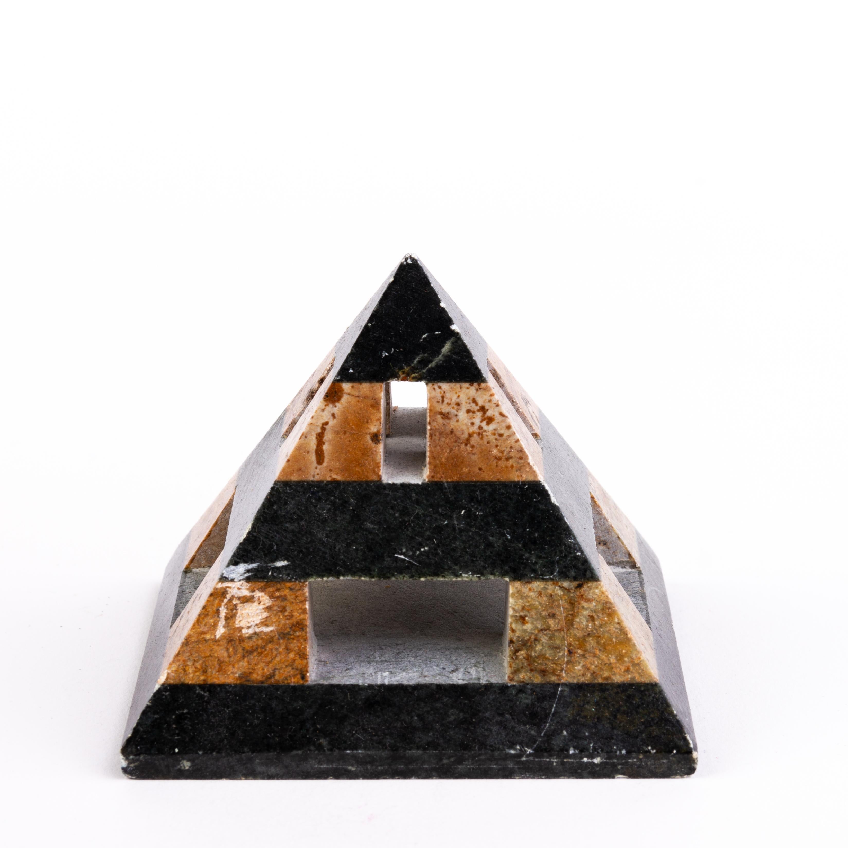 In good condition
From a private collection
Free international shipping
Grand Tour Geode Specimen Pyramid Desk Paperweight 