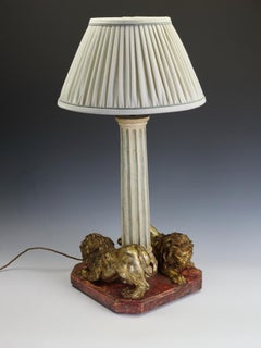 Lampada da tavolo con leone dorato e colonna scanalata Grand Tour