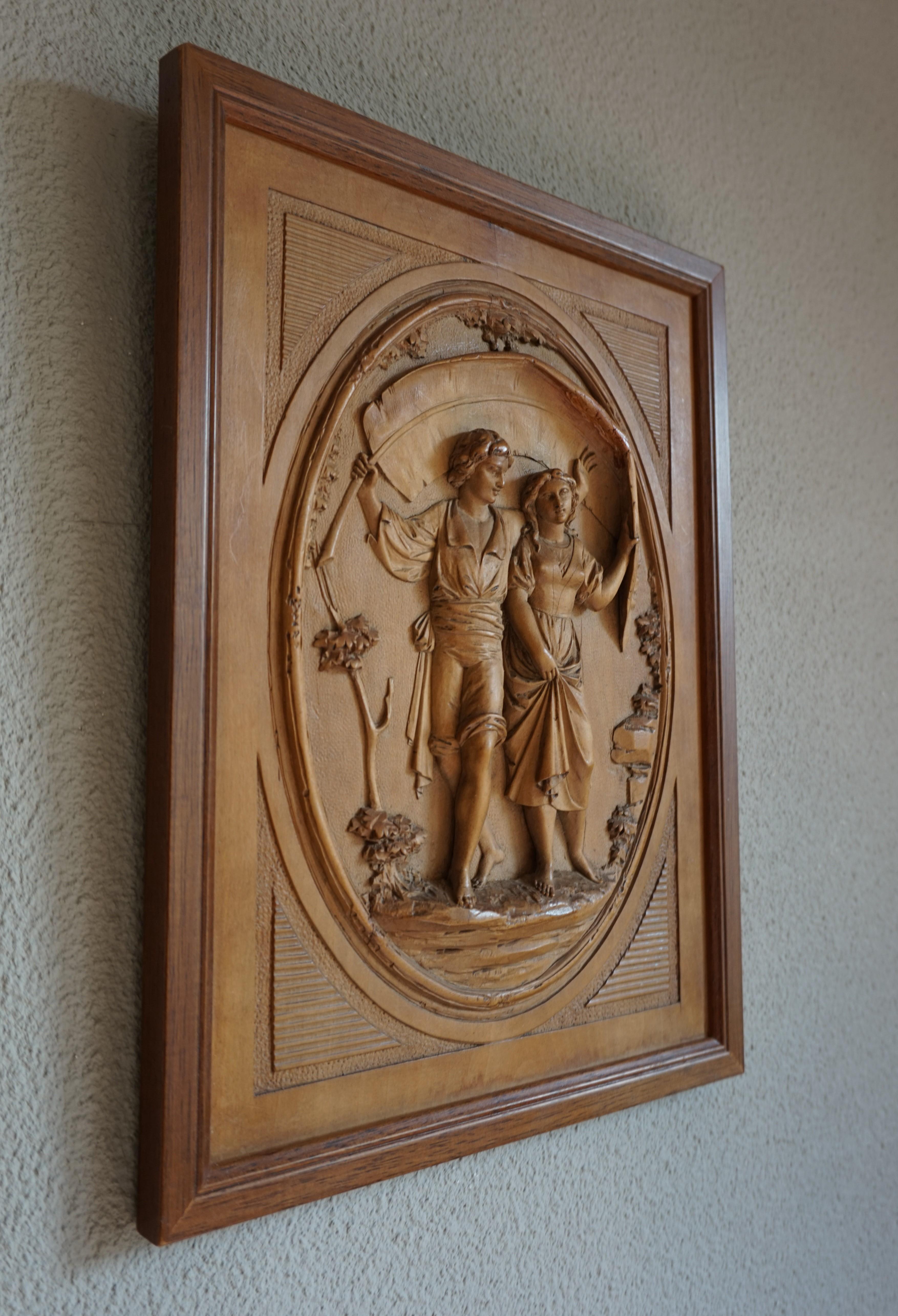 Buis Plaque murale romantique garçon et fille sous palmier, Grand Tour, sculptée à la main en bois de buis