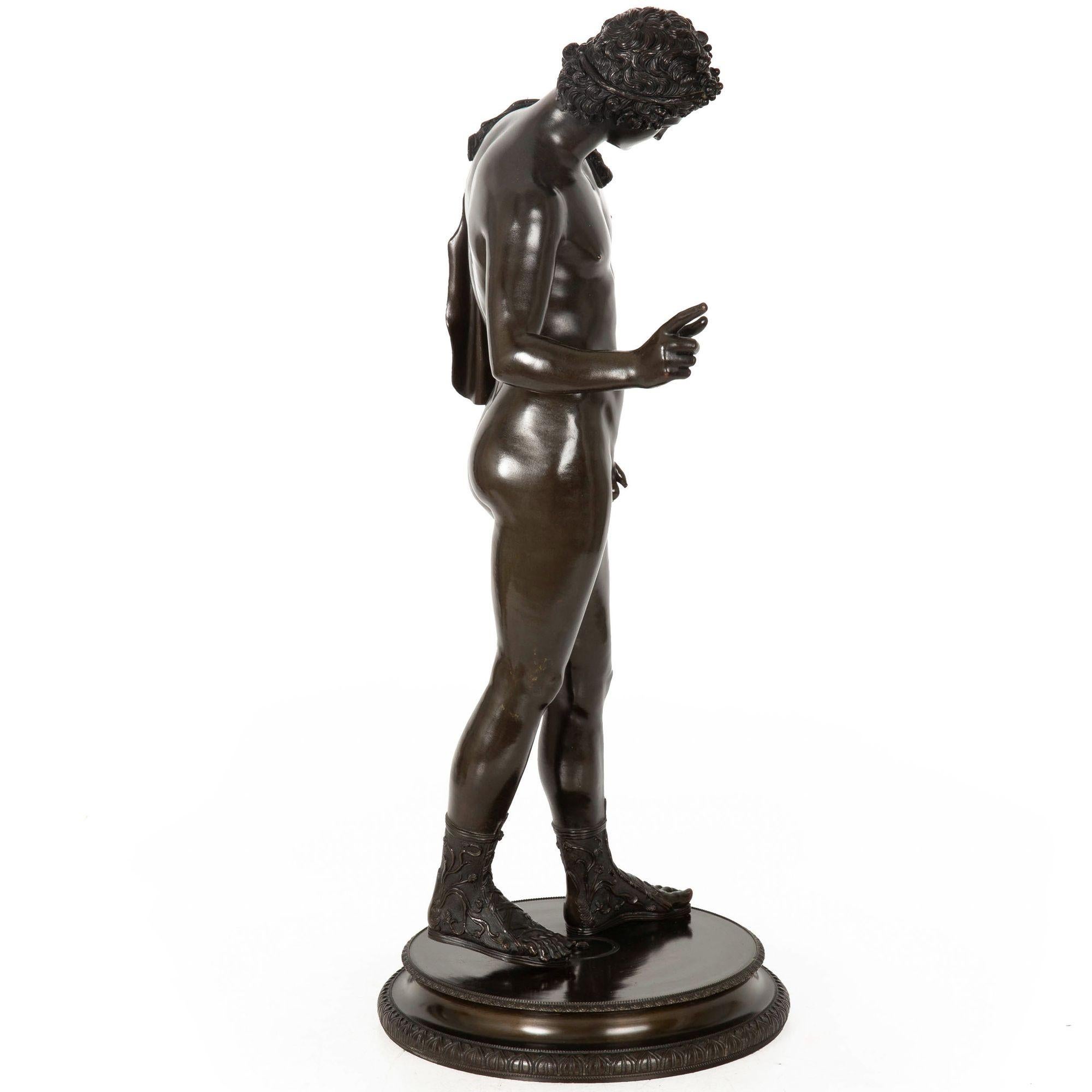 Grand Tour Italienische antike Bronzeskulptur des Narzissens von Giorgio Sommer, Grand Tour (19. Jahrhundert) im Angebot