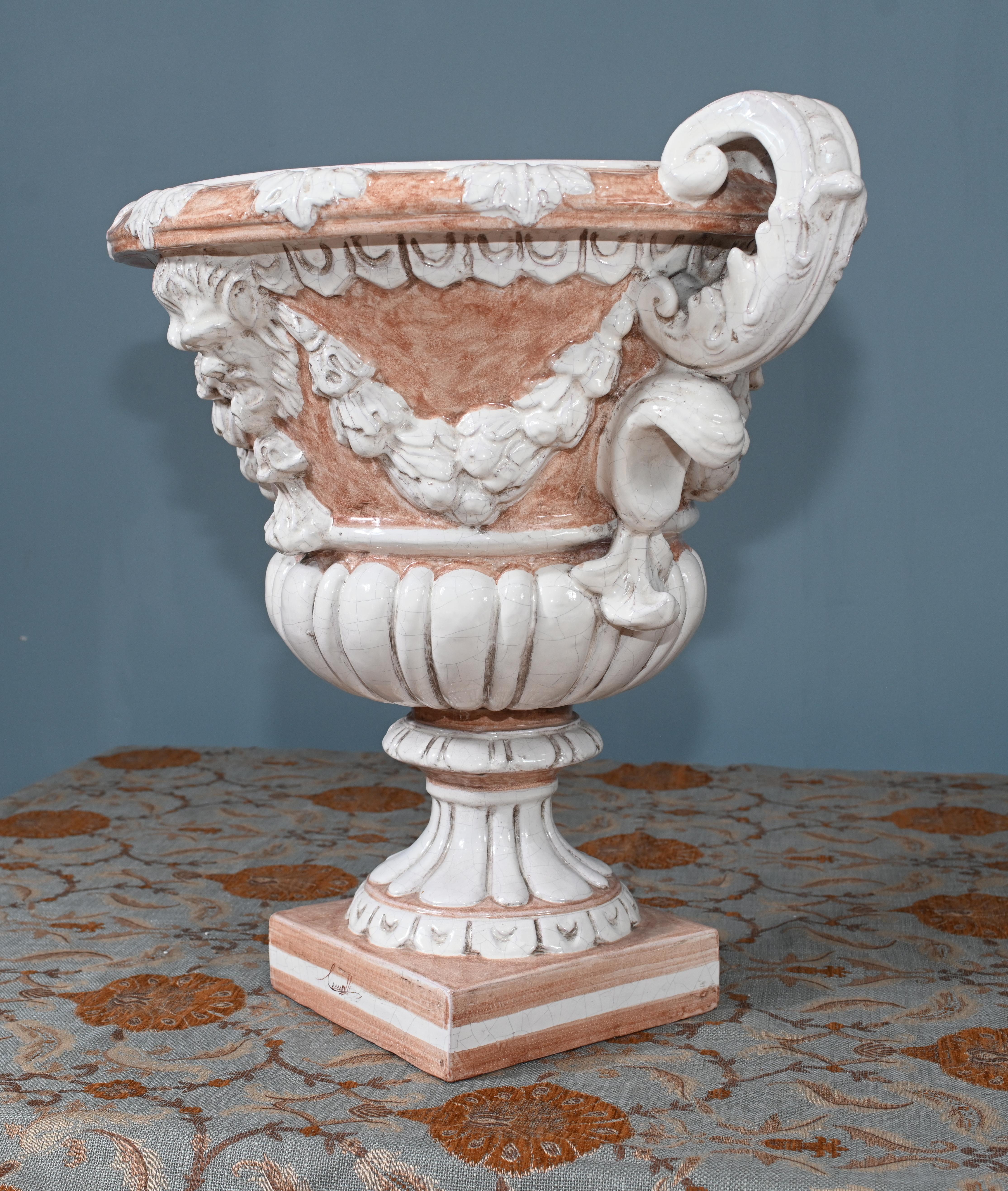 Fioriera italiana Grand Tour Urna in terracotta Jardiniere in vendita 2