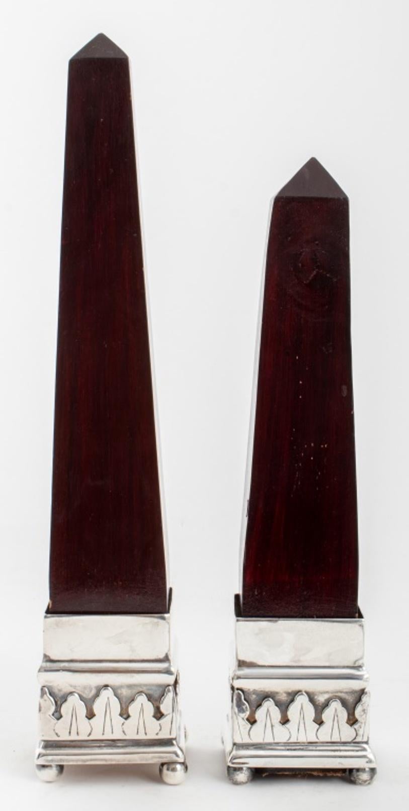 Mahagoni-Obelisken im Grand-Tour-Stil, Paar (Silber) im Angebot