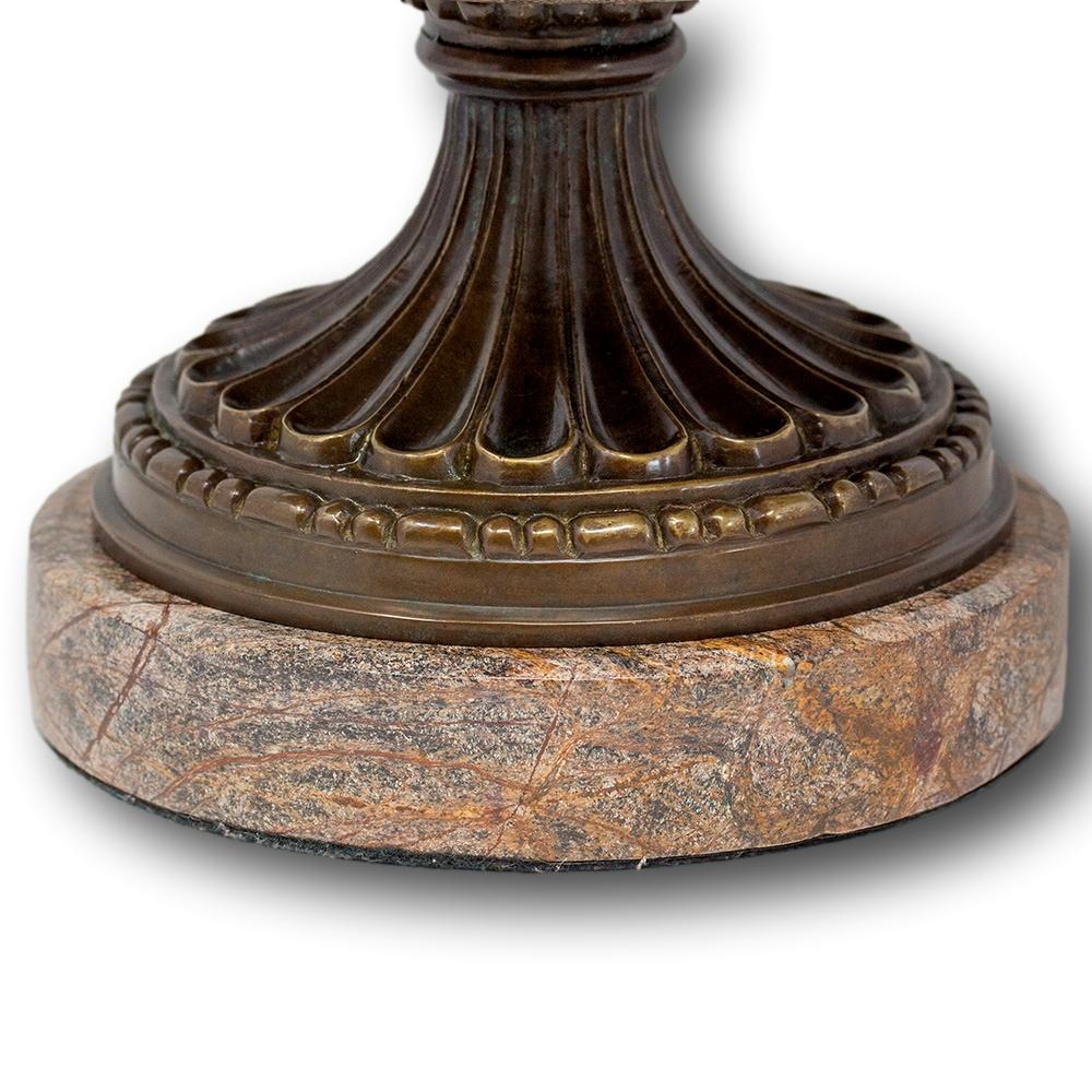 Grand Tour Marmor und Bronze Tazza Urnenaufsatz im Angebot 6