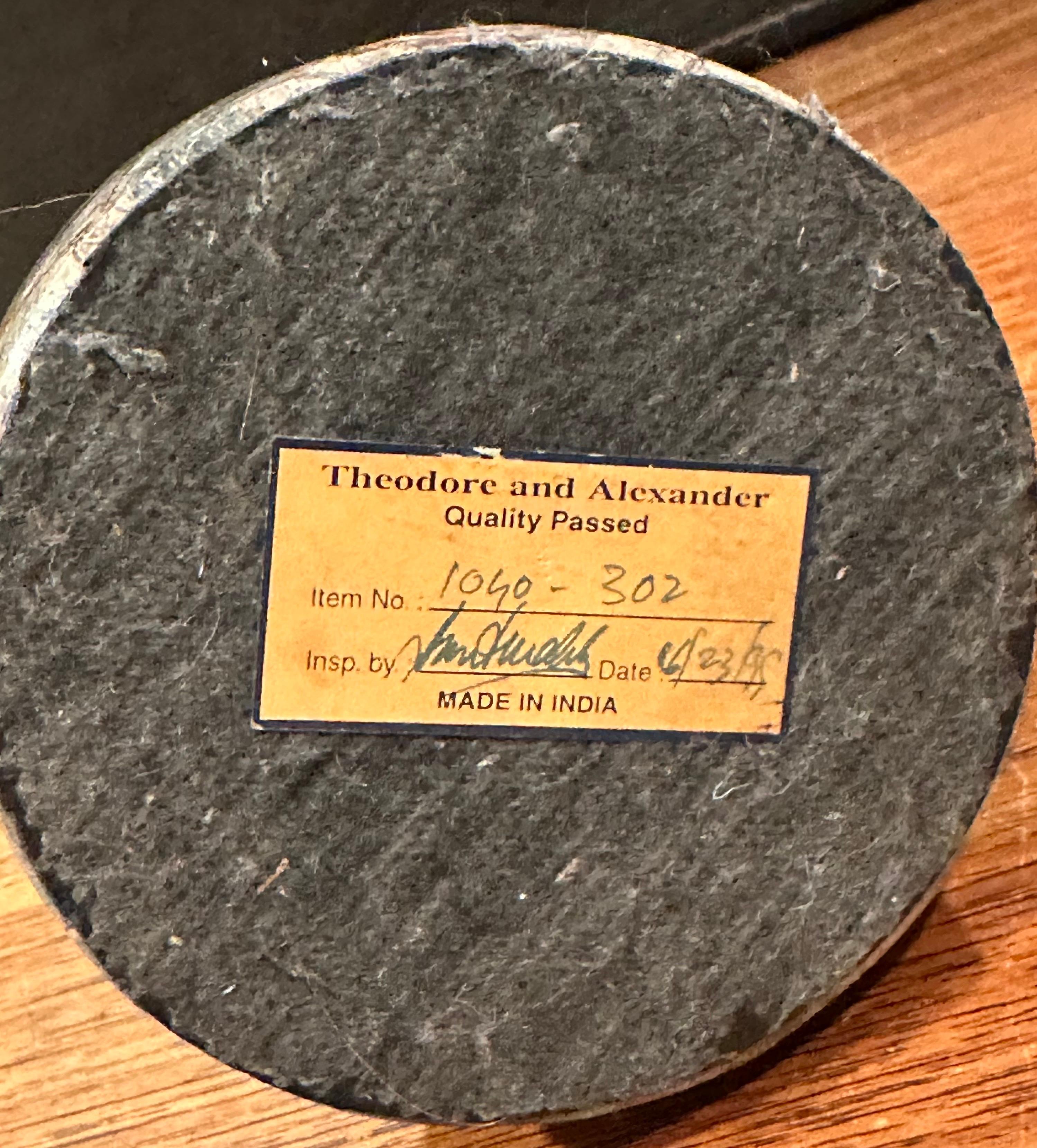 Presse-papiers Grand Tour Orbe en marbre sur base ronde par Theodore Alexander en vente 5