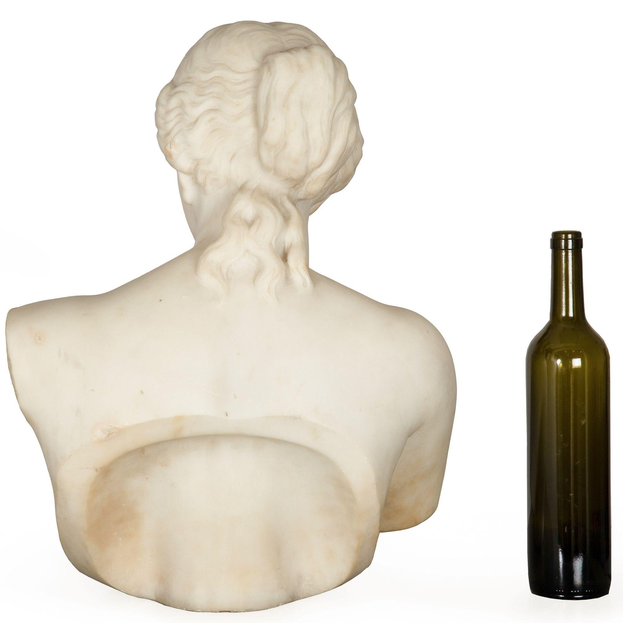 Italiano Statua di scultura in marmo Grand Tour Busto di Venere di Milo dopo l'Antico in vendita